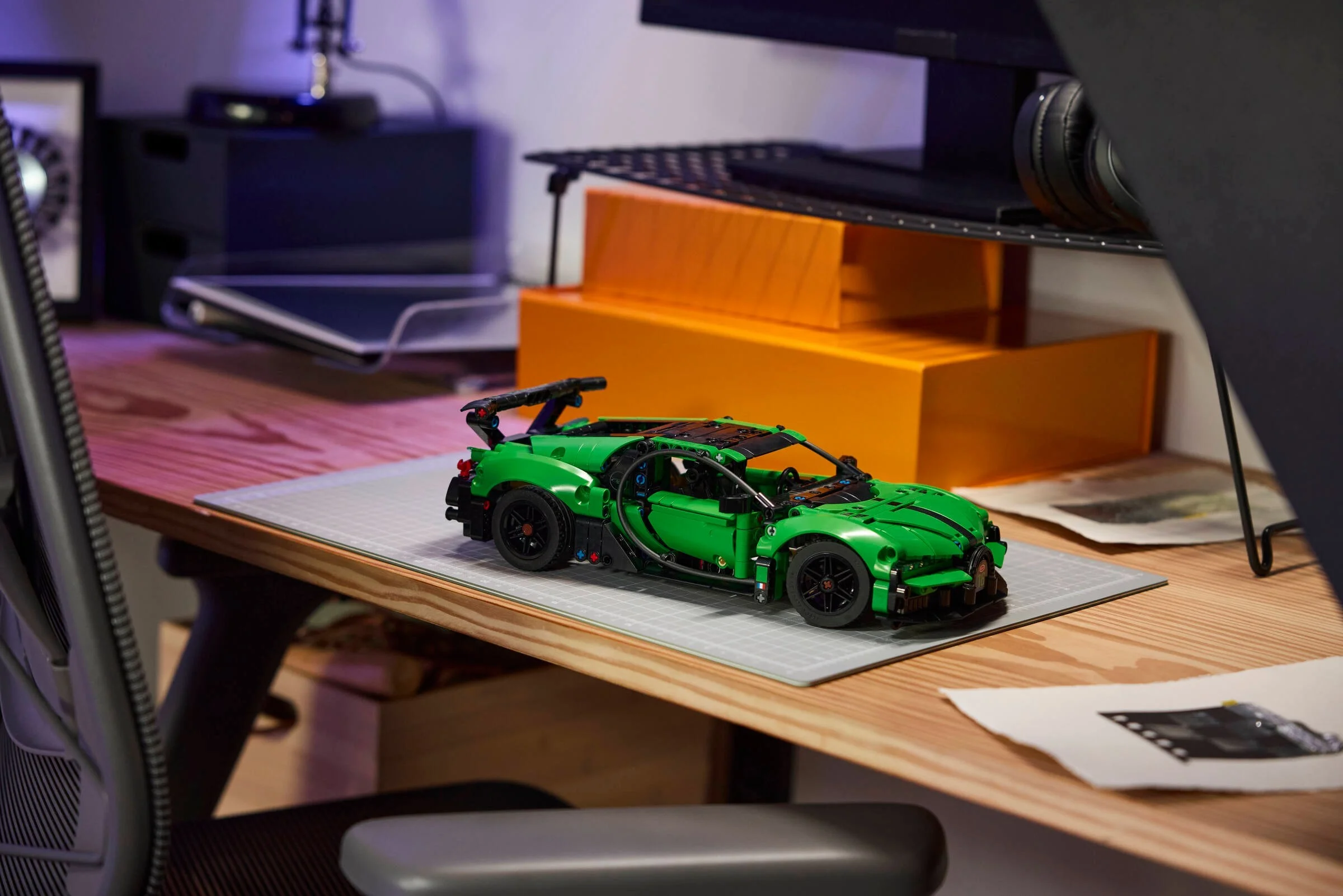 LEGO® 42241 Zielony hipersamochód Bugatti Chiron Pur Sport - zdjęcie 17