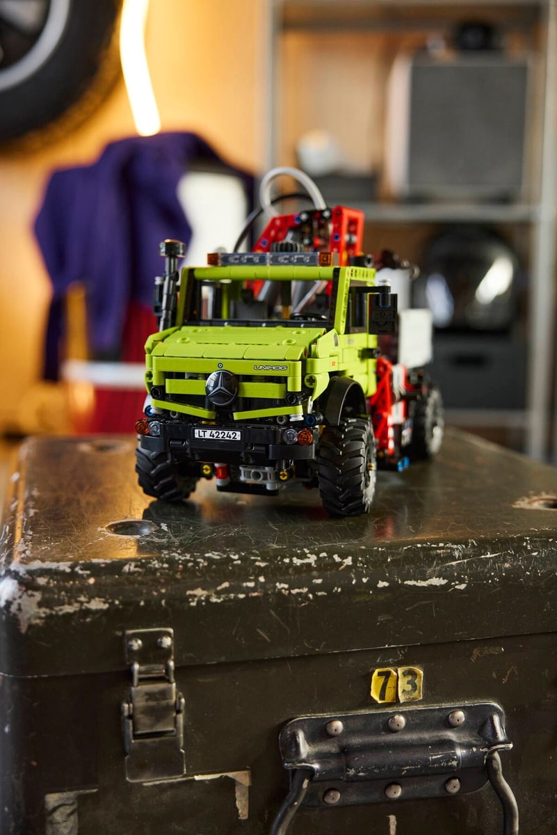 LEGO® 42242 Mercedes-Benz Unimog U 5023 z dźwigiem - zdjęcie 14