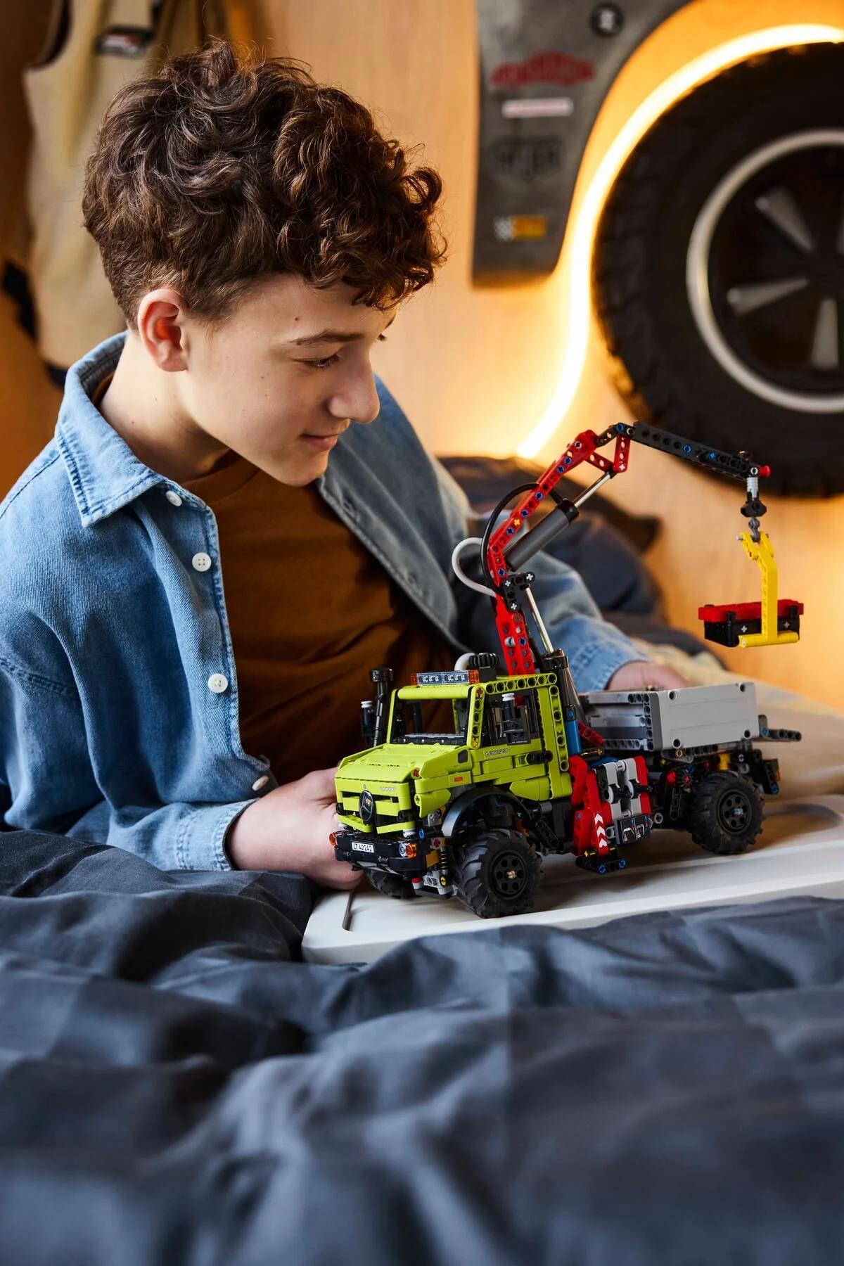 LEGO® 42242 Mercedes-Benz Unimog U 5023 z dźwigiem - zdjęcie 11