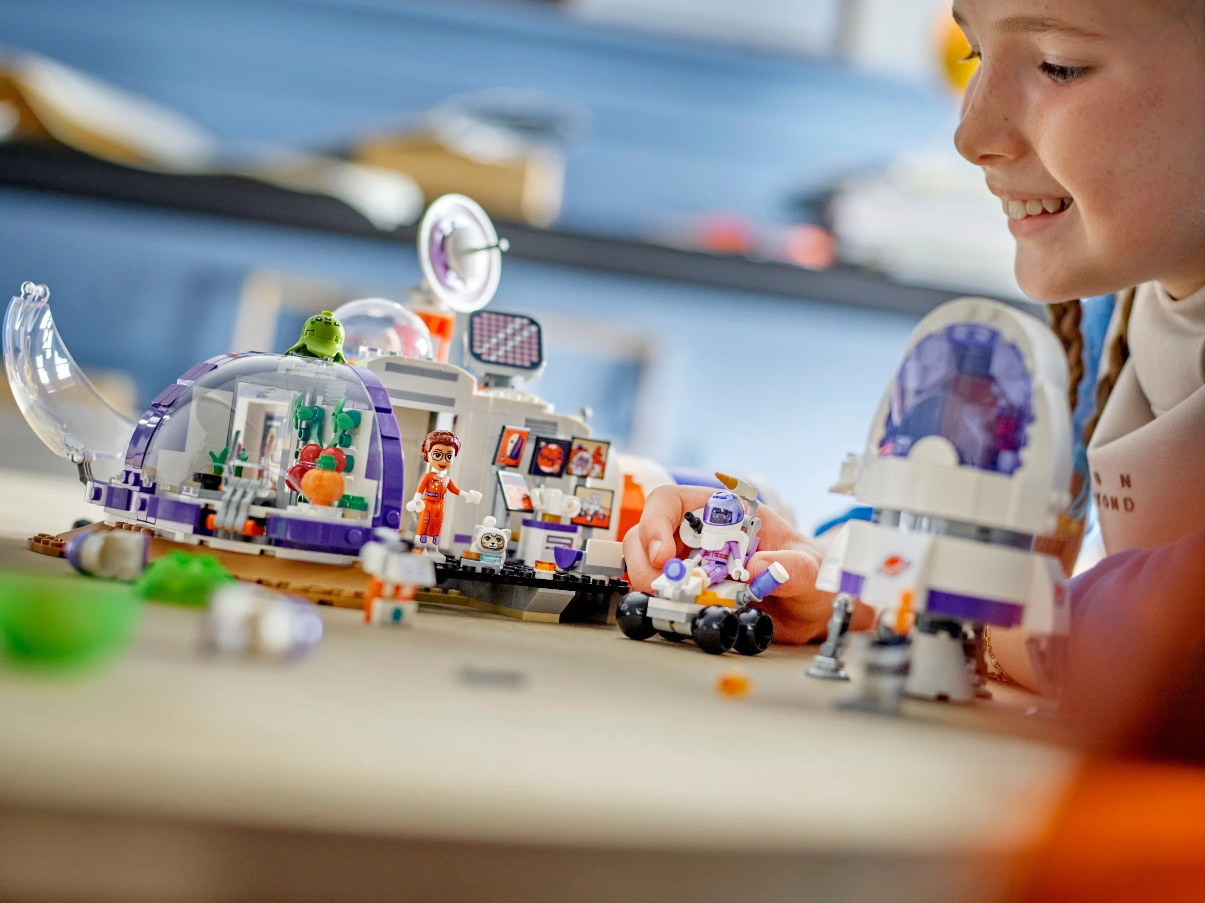 LEGO® 42605 Stacja kosmiczna i rakieta - zdjęcie 11