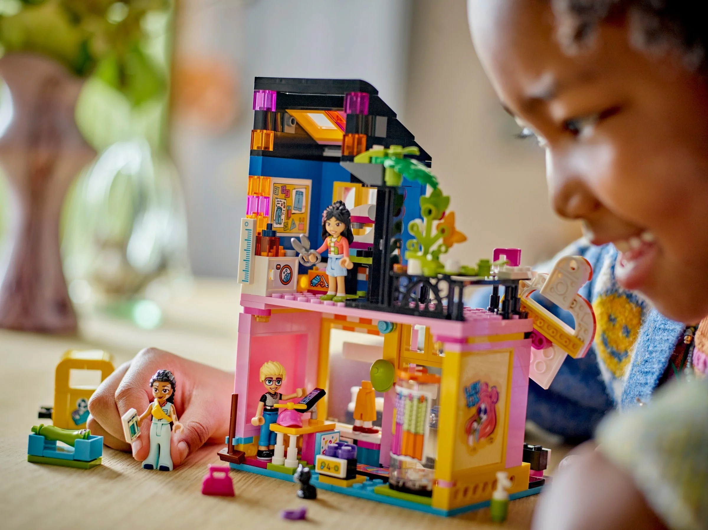 LEGO® 42614 Sklep z używaną odzieżą - zdjęcie 5