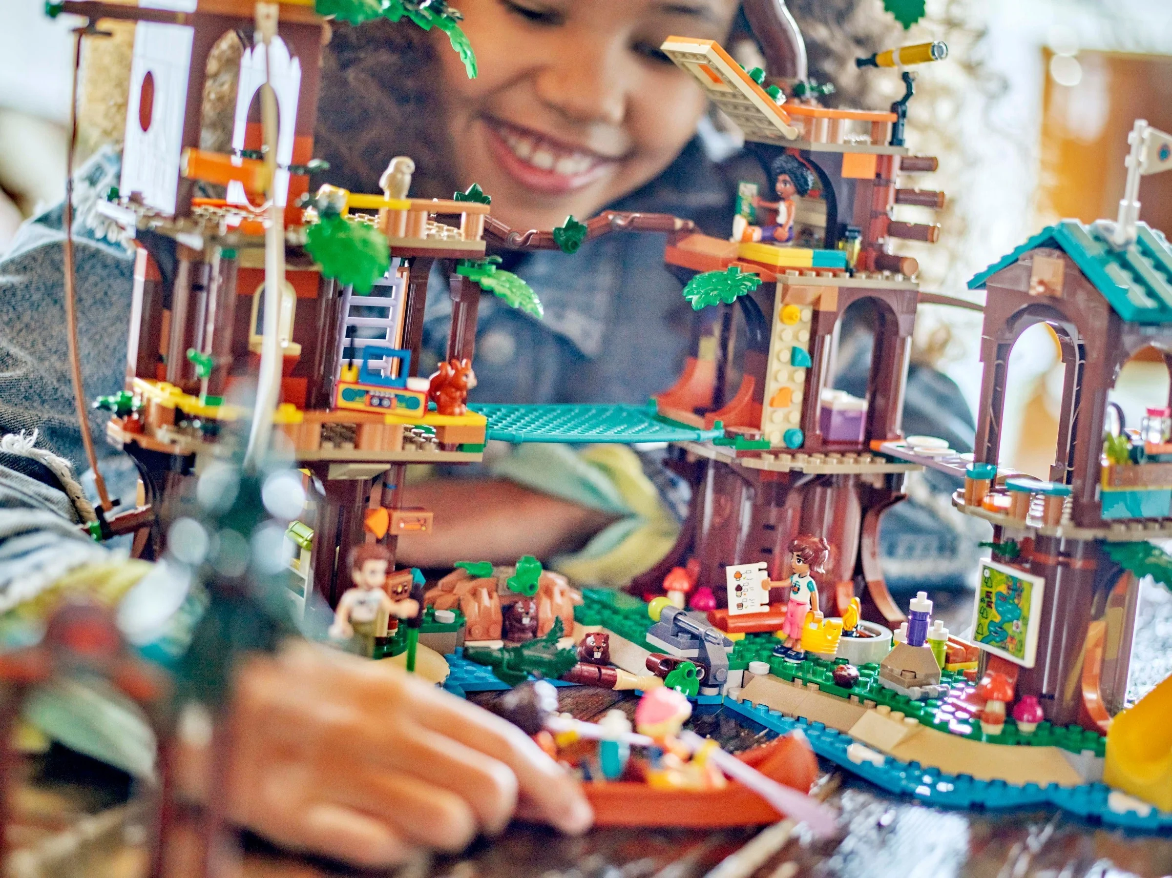 LEGO® 42631 Domek na drzewie na obozie kempingowym - zdjęcie 4