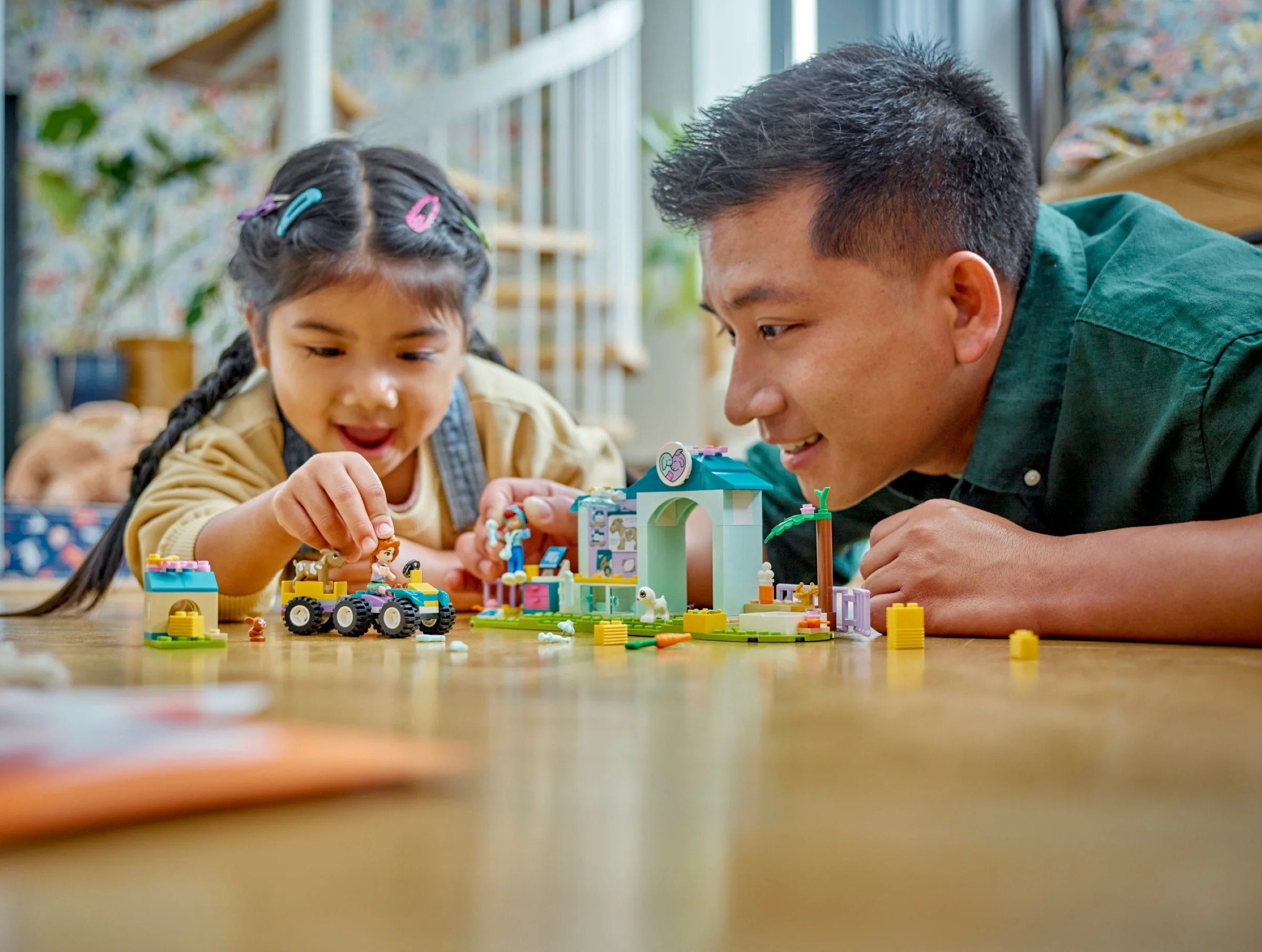 LEGO® 42632 Lecznica dla Zwierząt Gospodarskich Weterynarz - zdjęcie 4