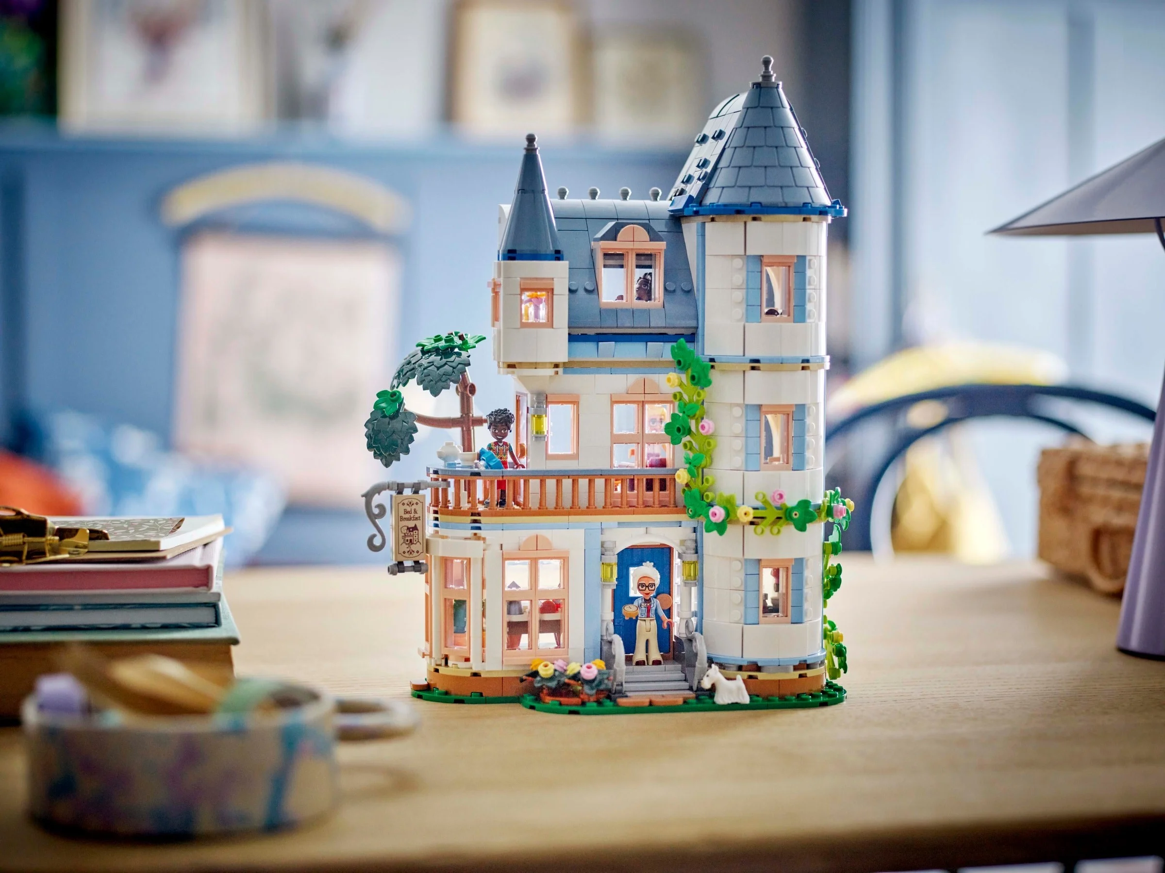 LEGO® 42638 Pensjonat w zamku - zdjęcie 6