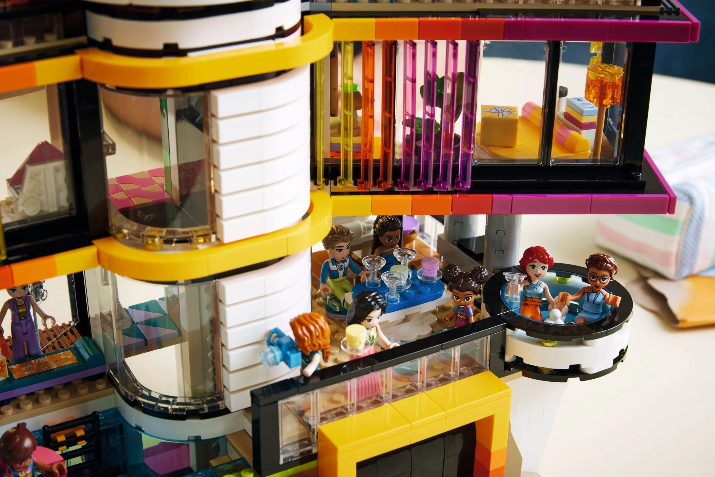 LEGO® 42639 Nowoczesna rezydencja Andrei - zdjęcie 11