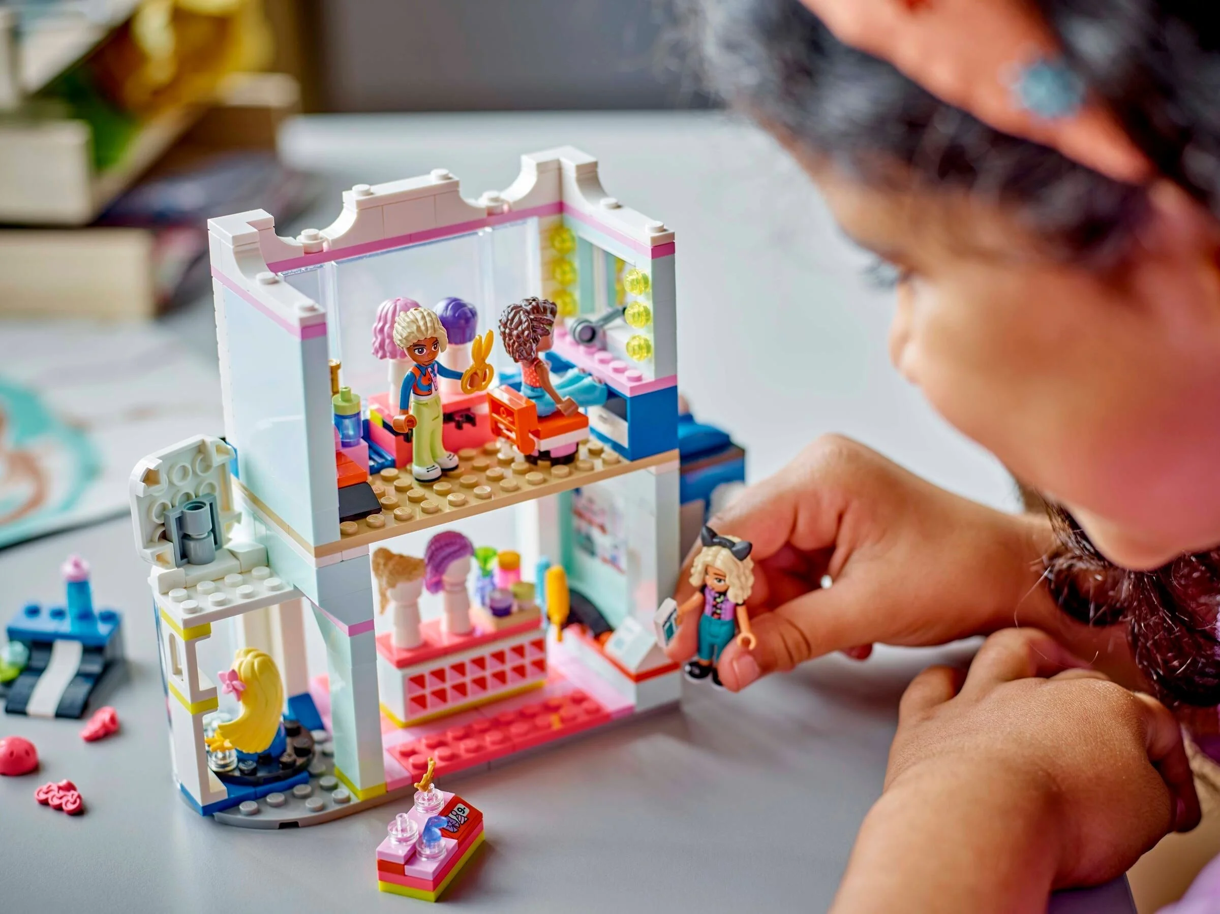 LEGO® 42662 Salon fryzjerski i sklep z ozdobami - zdjęcie 7