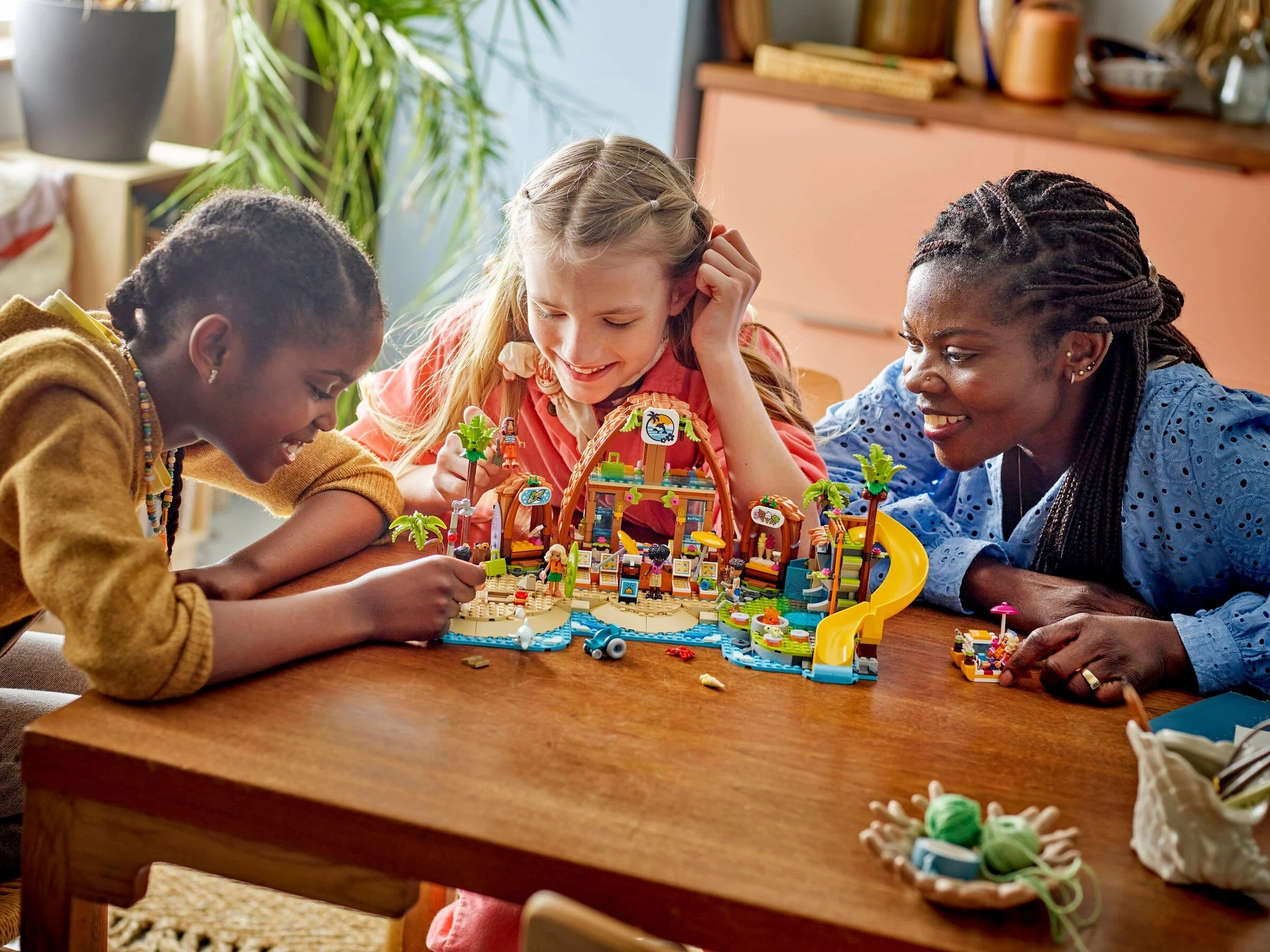 LEGO® 42673 Rodzinne wakacje na plaży - zdjęcie 8