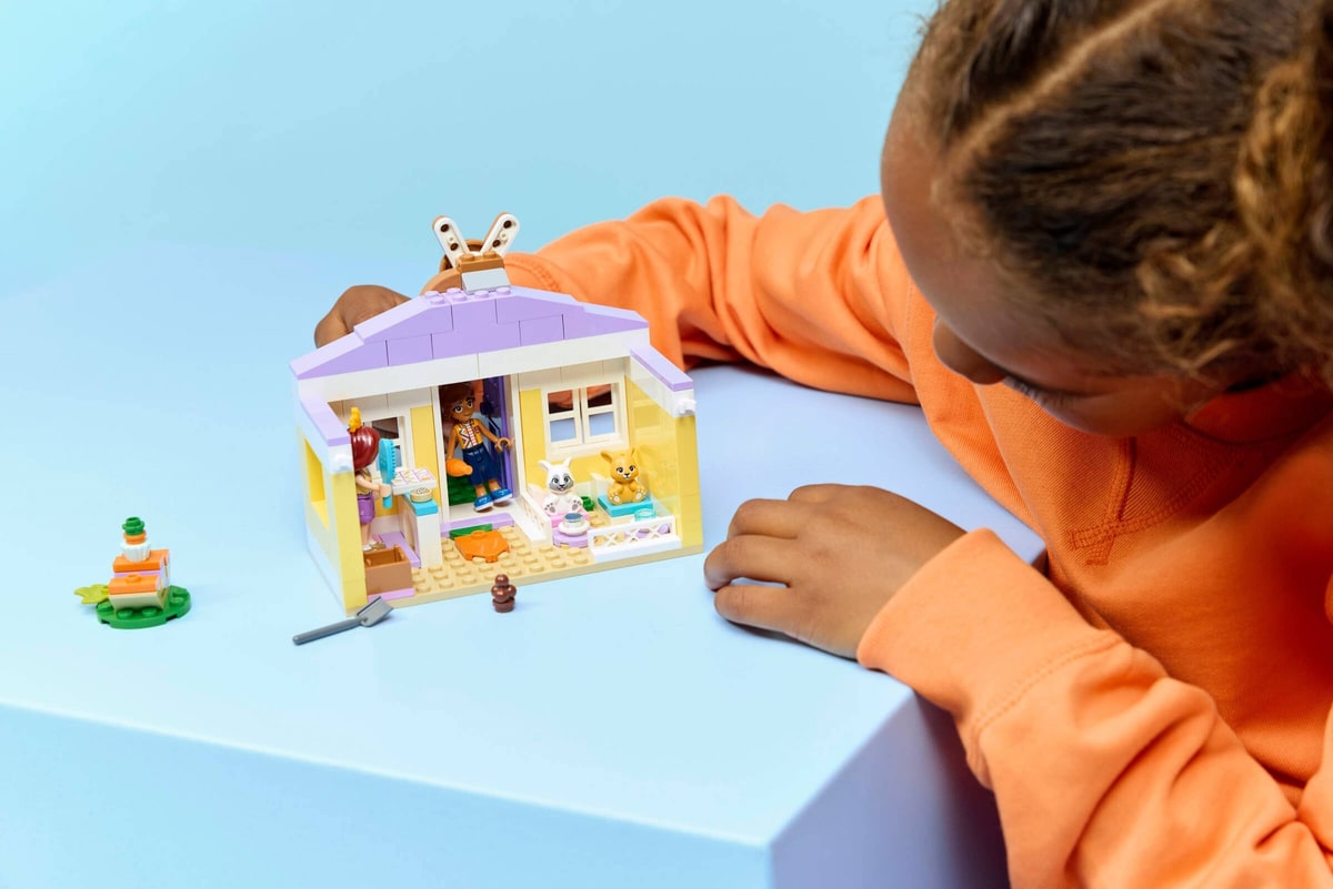 LEGO® 42679 Hotel dla królików w mieście Heartlake - zdjęcie 12