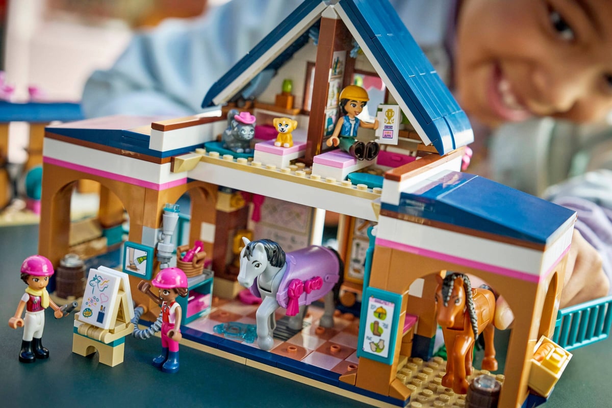 LEGO® 42688 Stadnina i szkółka jeździecka - zdjęcie 10