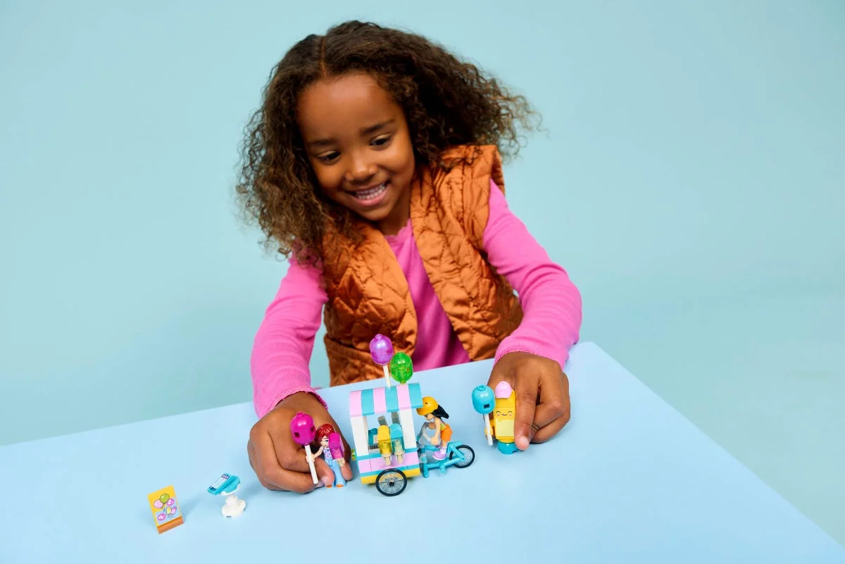 LEGO® 42692 Stoisko z lodami i balonami - zdjęcie 9