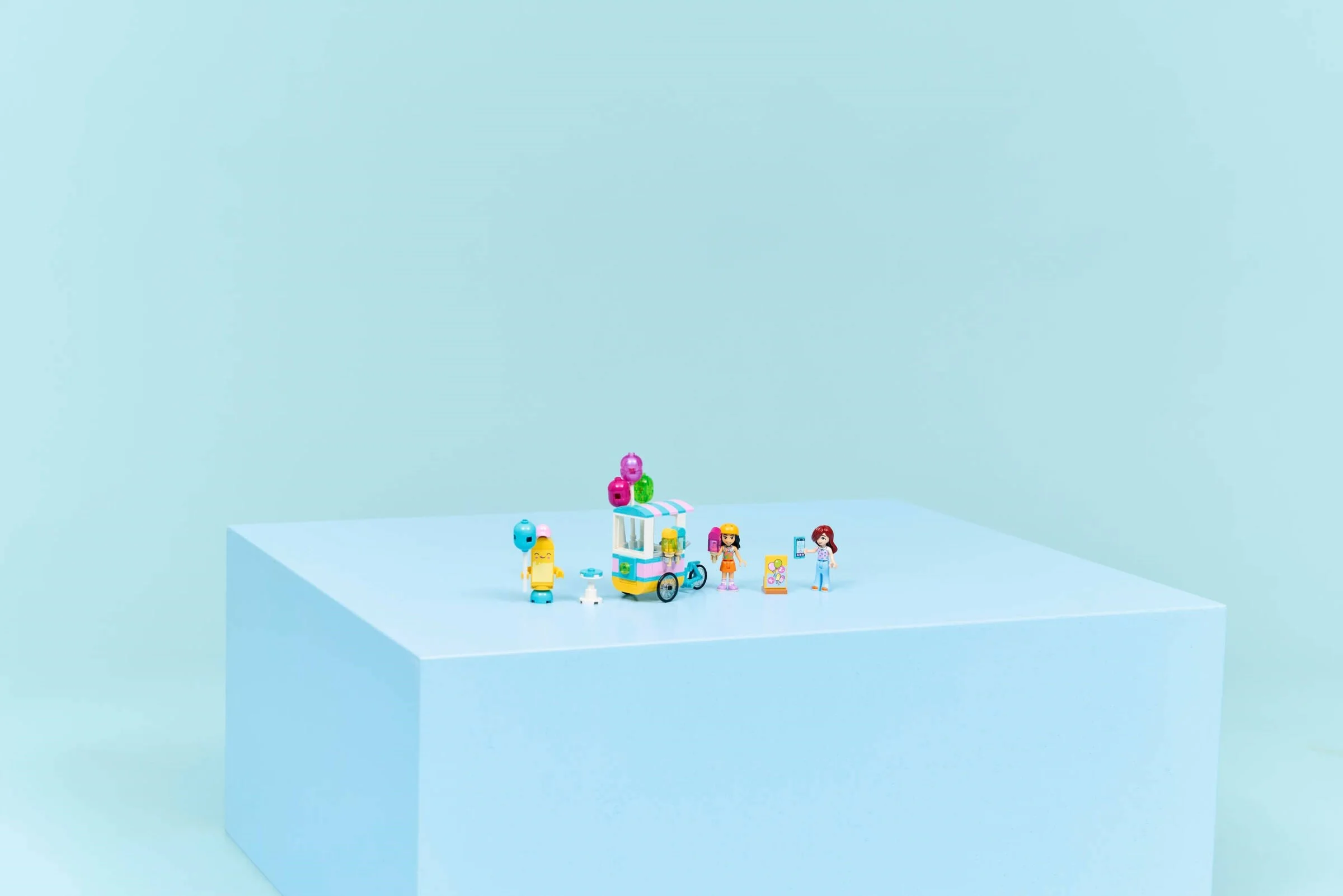 LEGO® 42692 Stoisko z lodami i balonami - zdjęcie 26