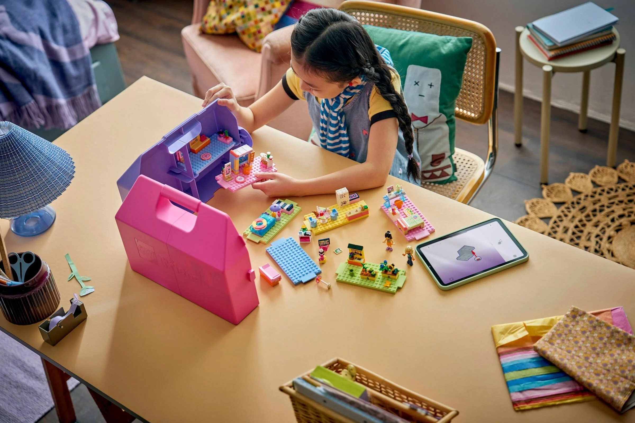 LEGO® 42697 Kreatywna walizka z domkiem dla lalek - zdjęcie 8