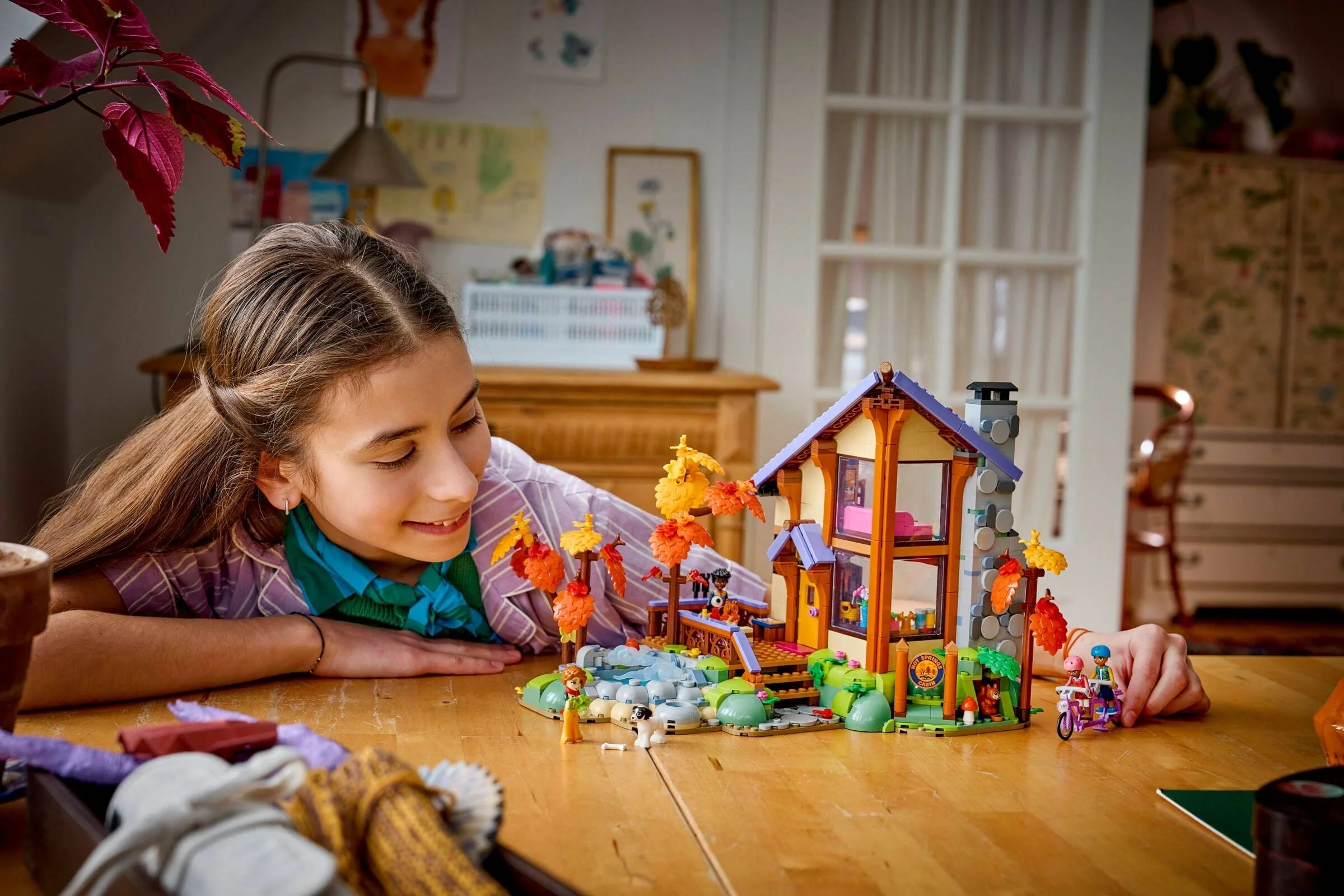 LEGO® 42705 Jesienna leśna chatka - zdjęcie 9