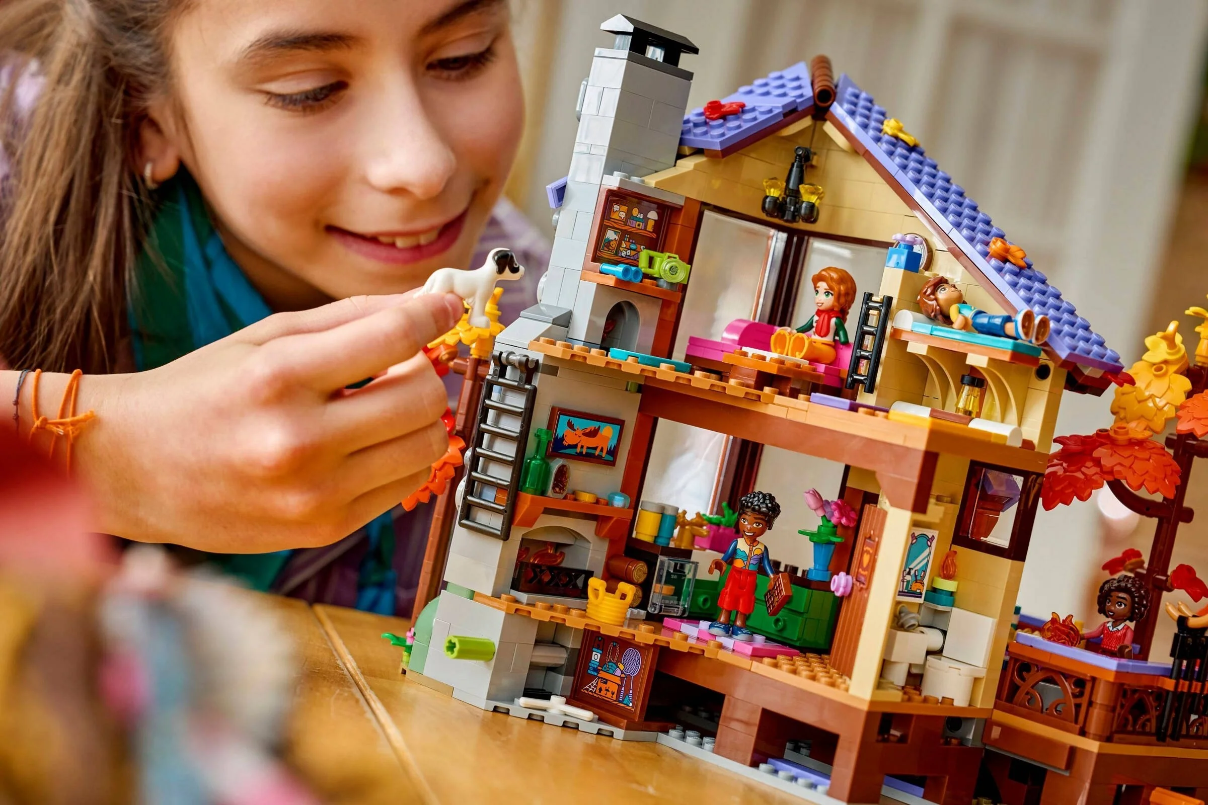 LEGO® 42705 Jesienna leśna chatka - zdjęcie 11
