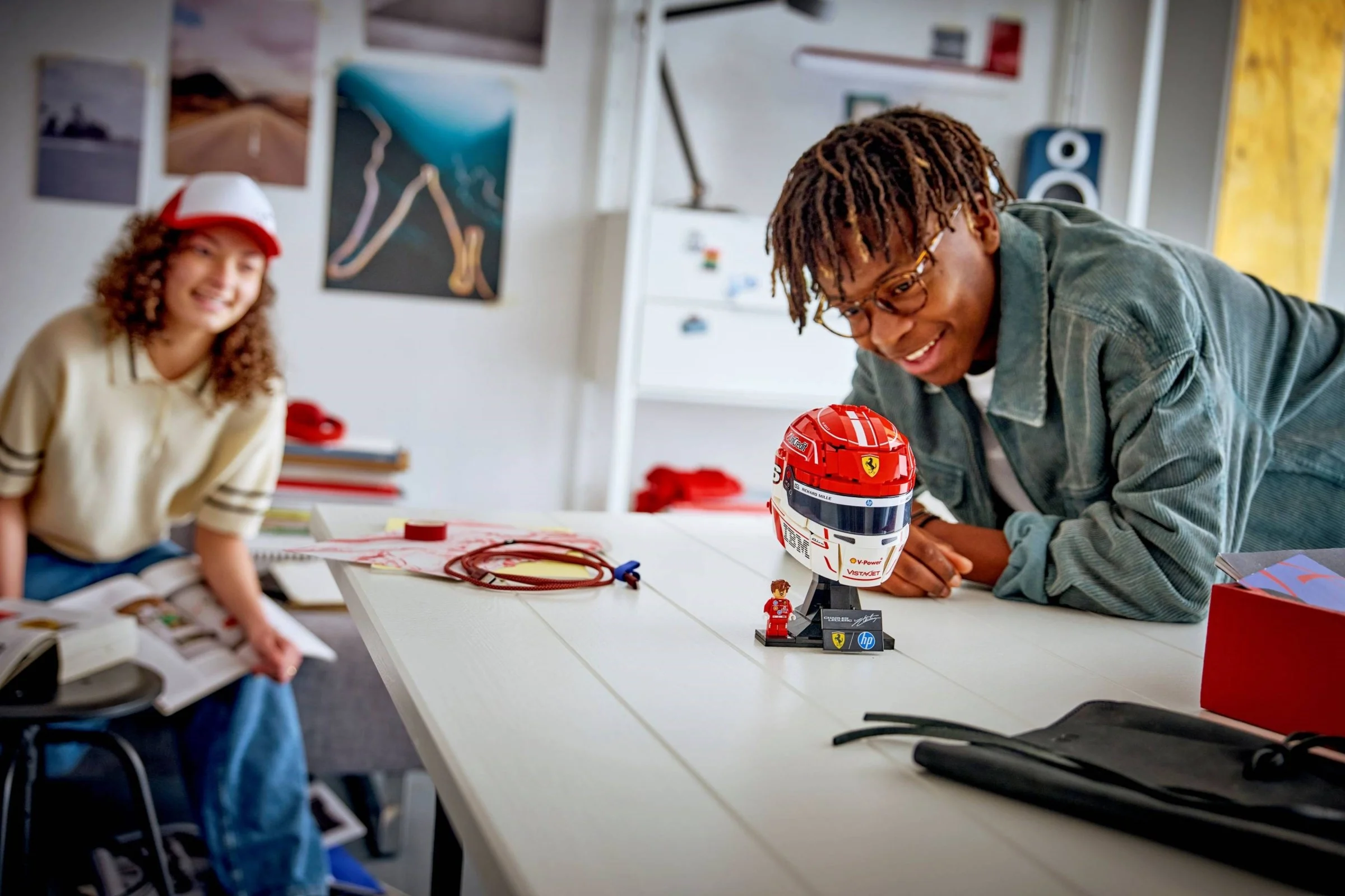 LEGO® 43014 LEGO Editions Formula 1 Vehicles Kask Charles Leclerc Scuderia Ferrari HP - zdjęcie 6