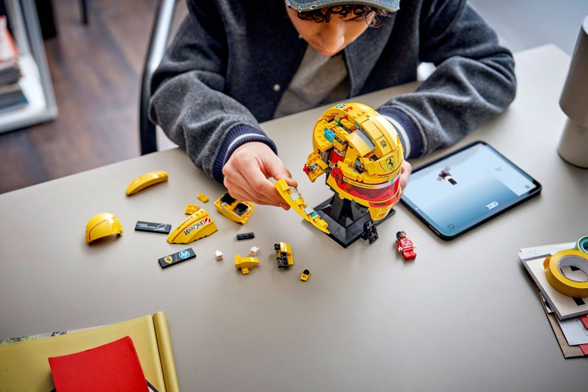 LEGO® 43022 Kask Lewis Hamilton Scuderia Ferrari HP - zdjęcie 9