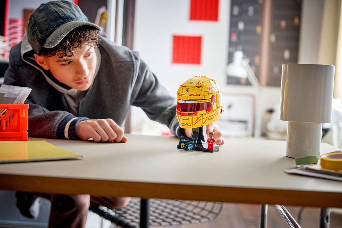 LEGO® 43022 Kask Lewis Hamilton Scuderia Ferrari HP - zdjęcie 11