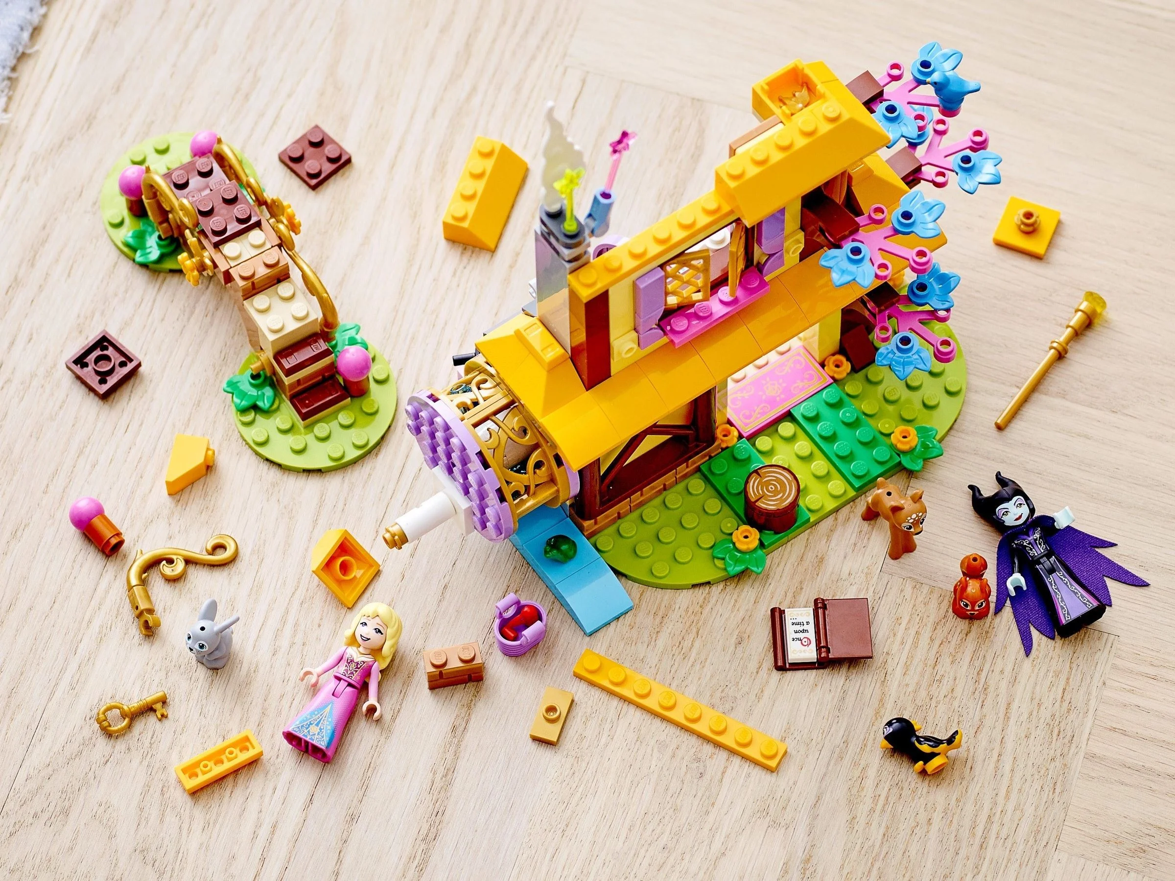 LEGO® 43188 Princess Leśna chatka Aurory - zdjęcie 5