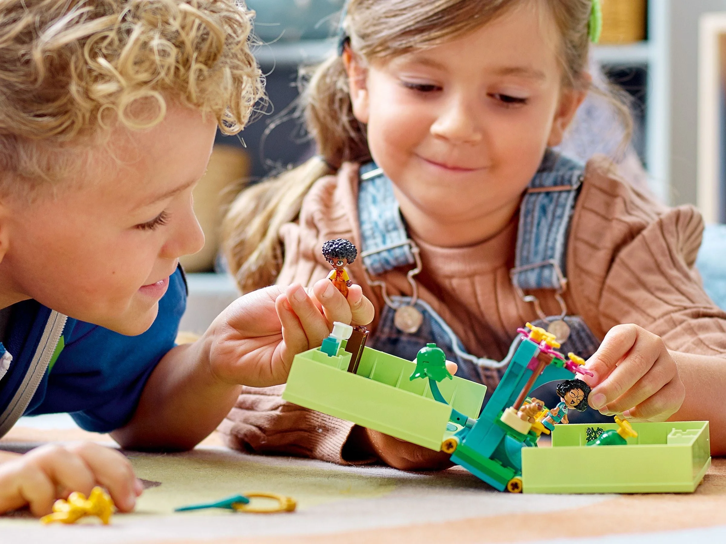 LEGO® 43200 LEGO Disney - Magiczne drzwi Antonia - zdjęcie 10
