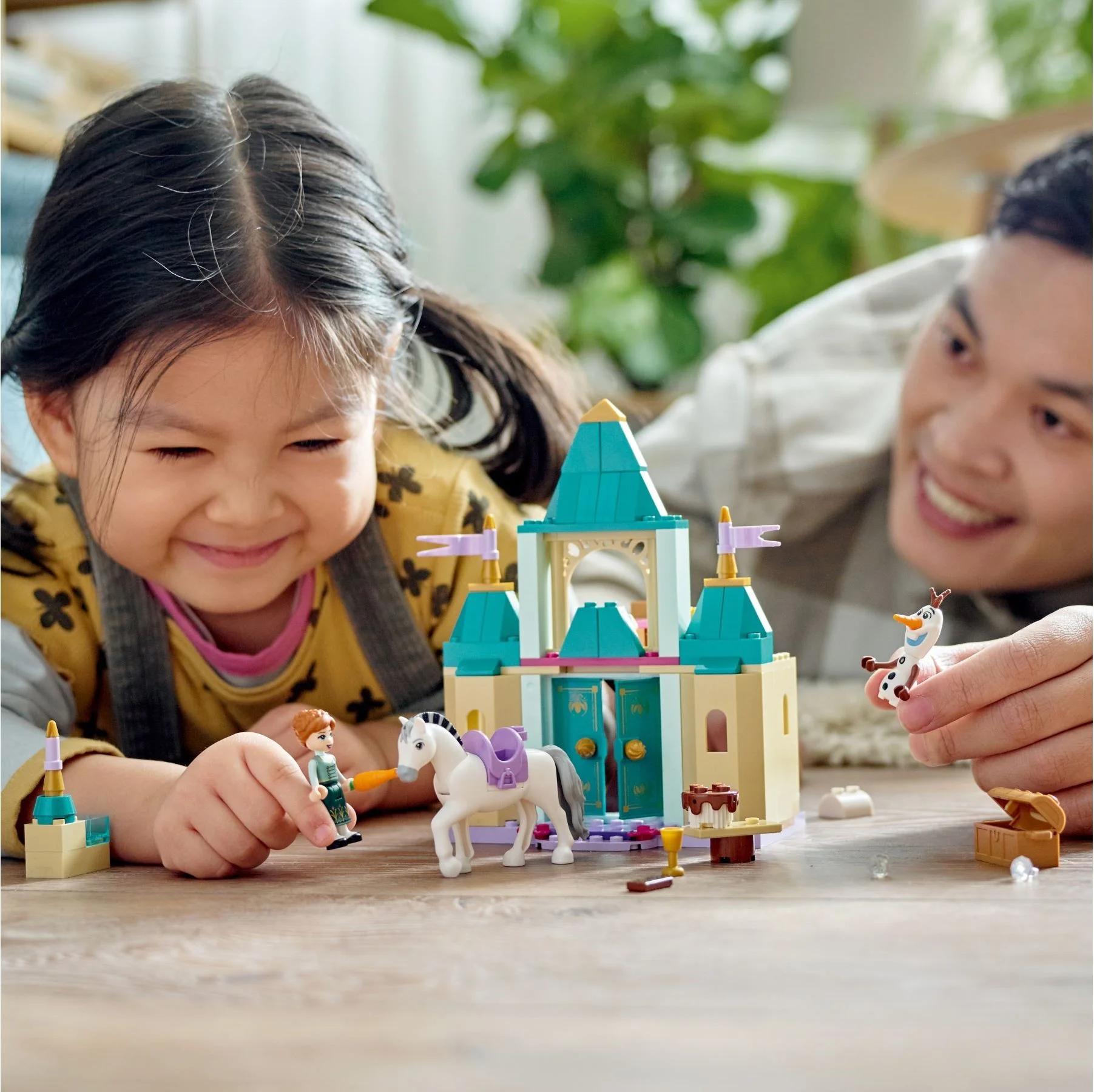 LEGO® 43204 Zabawa w zamku z Anną i Olafem - zdjęcie 7
