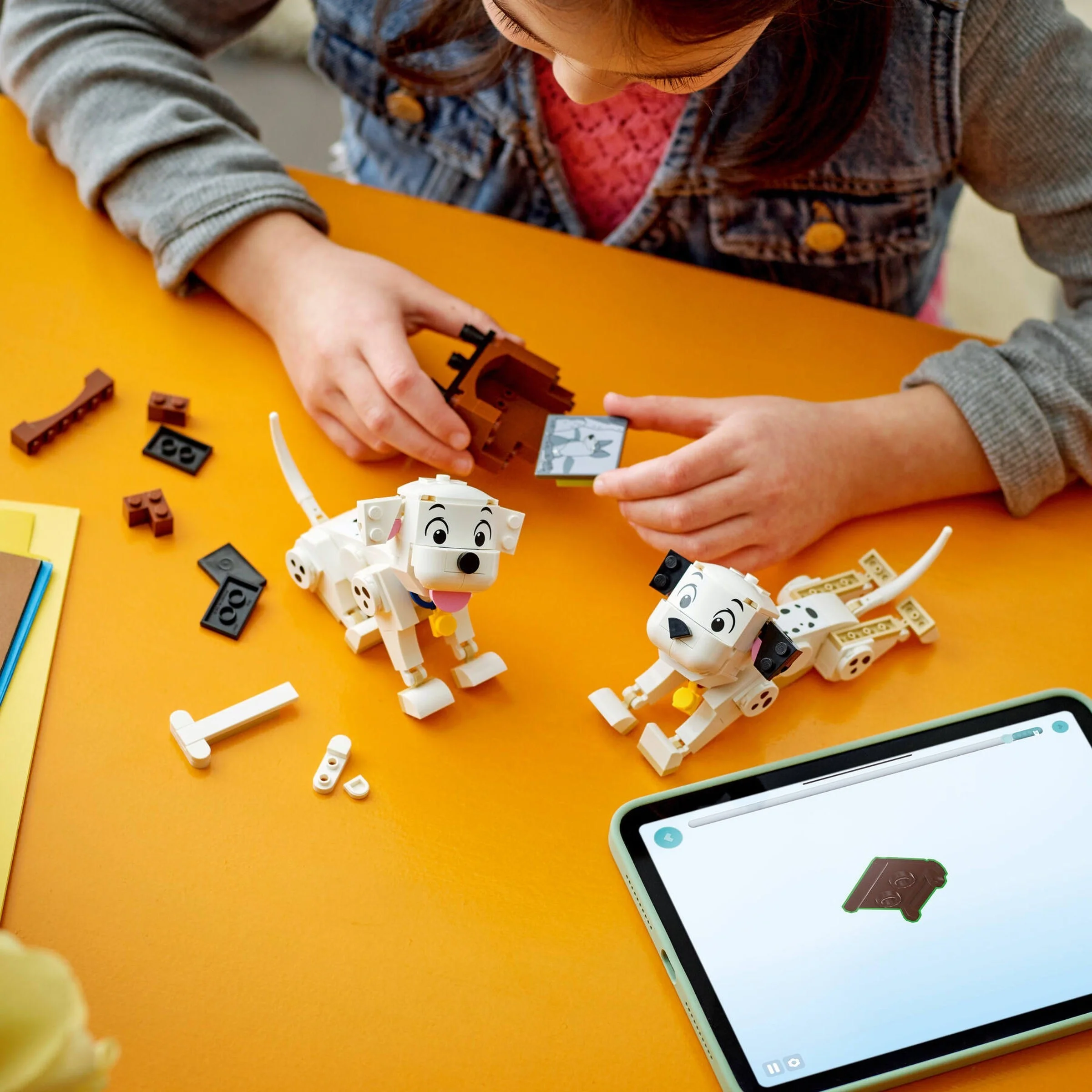 LEGO® 43271 101 dalmatyńczyków - Szczeniaczki Szczęściarz i Penny - zdjęcie 4