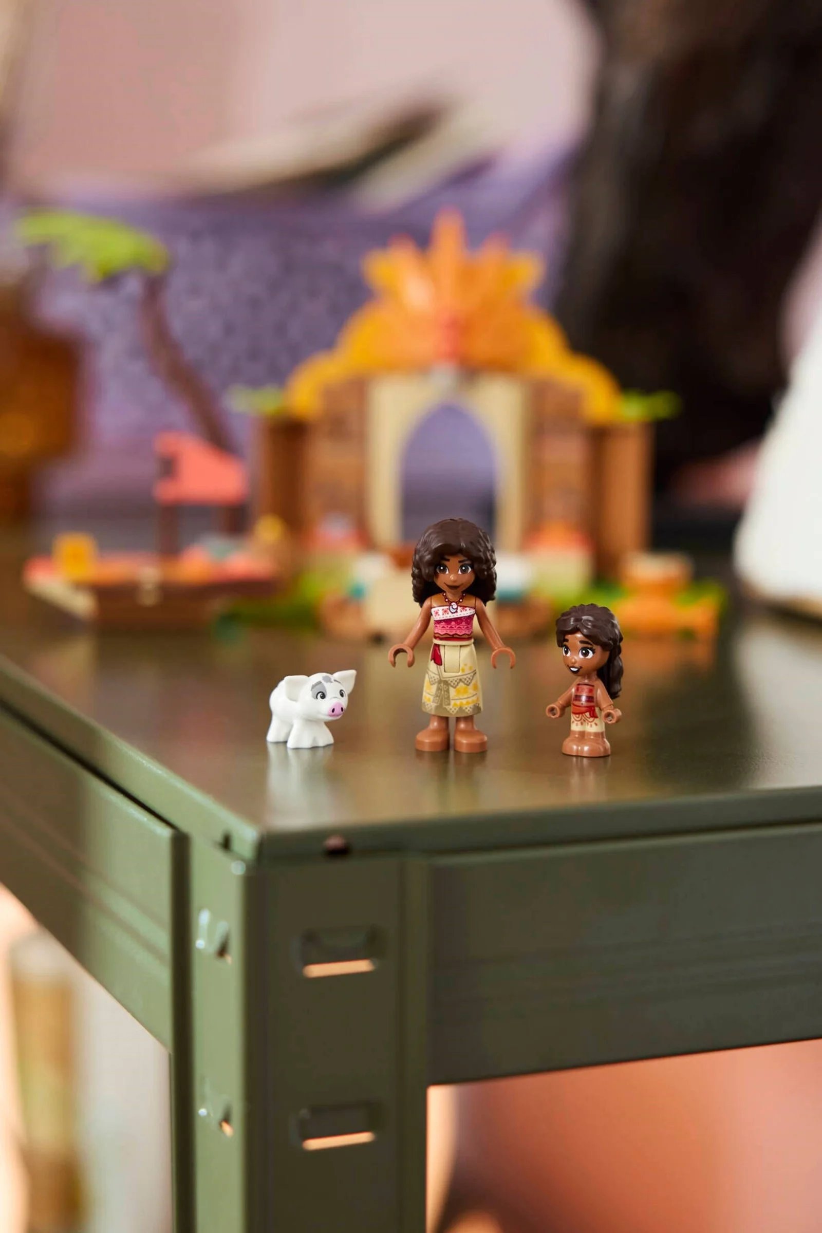 LEGO® 43282 Wiejska chatka i łódź - zdjęcie 12