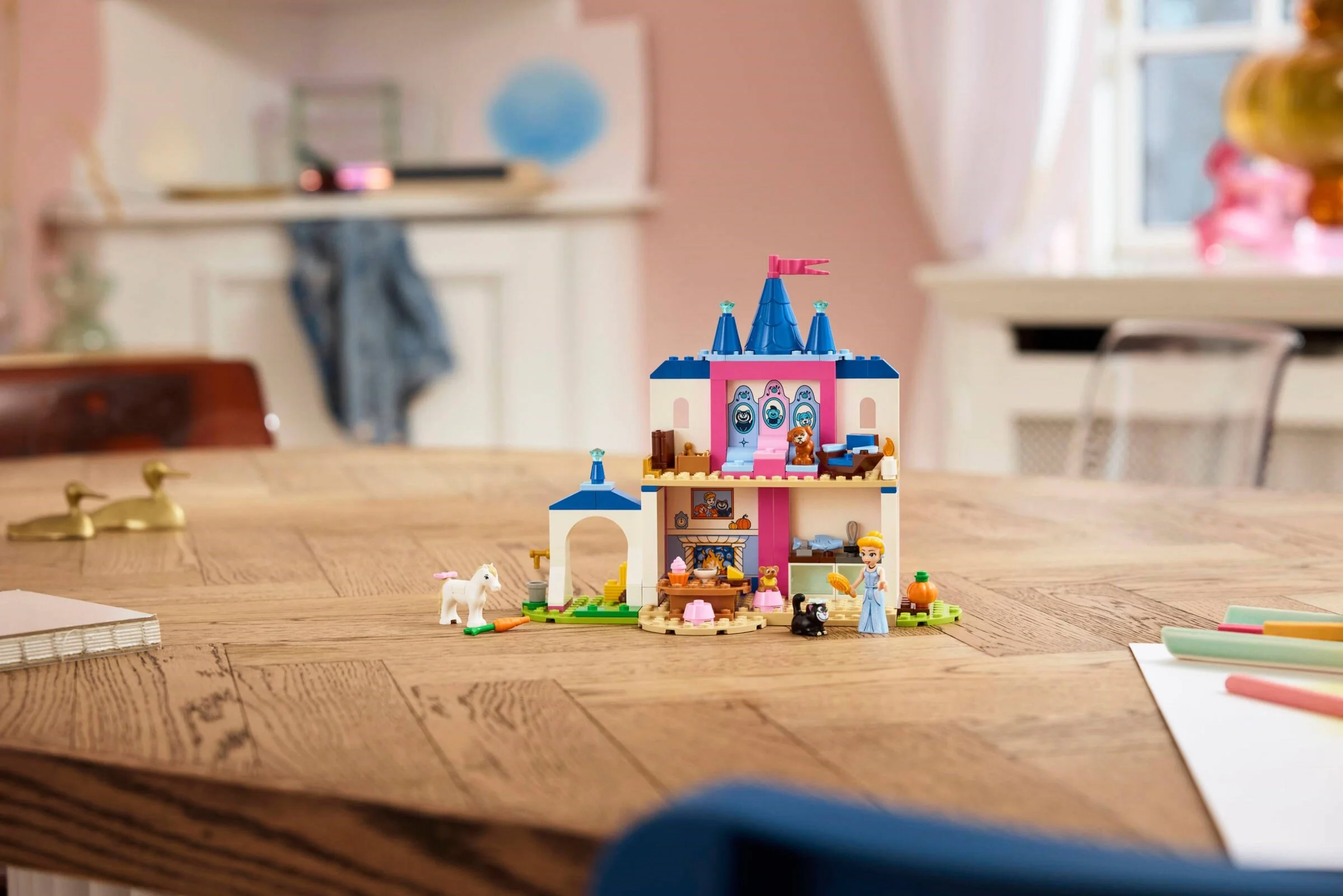 LEGO® 43283 Zamek Kopciuszka i jej zwierzęcych przyjaciół - zdjęcie 14