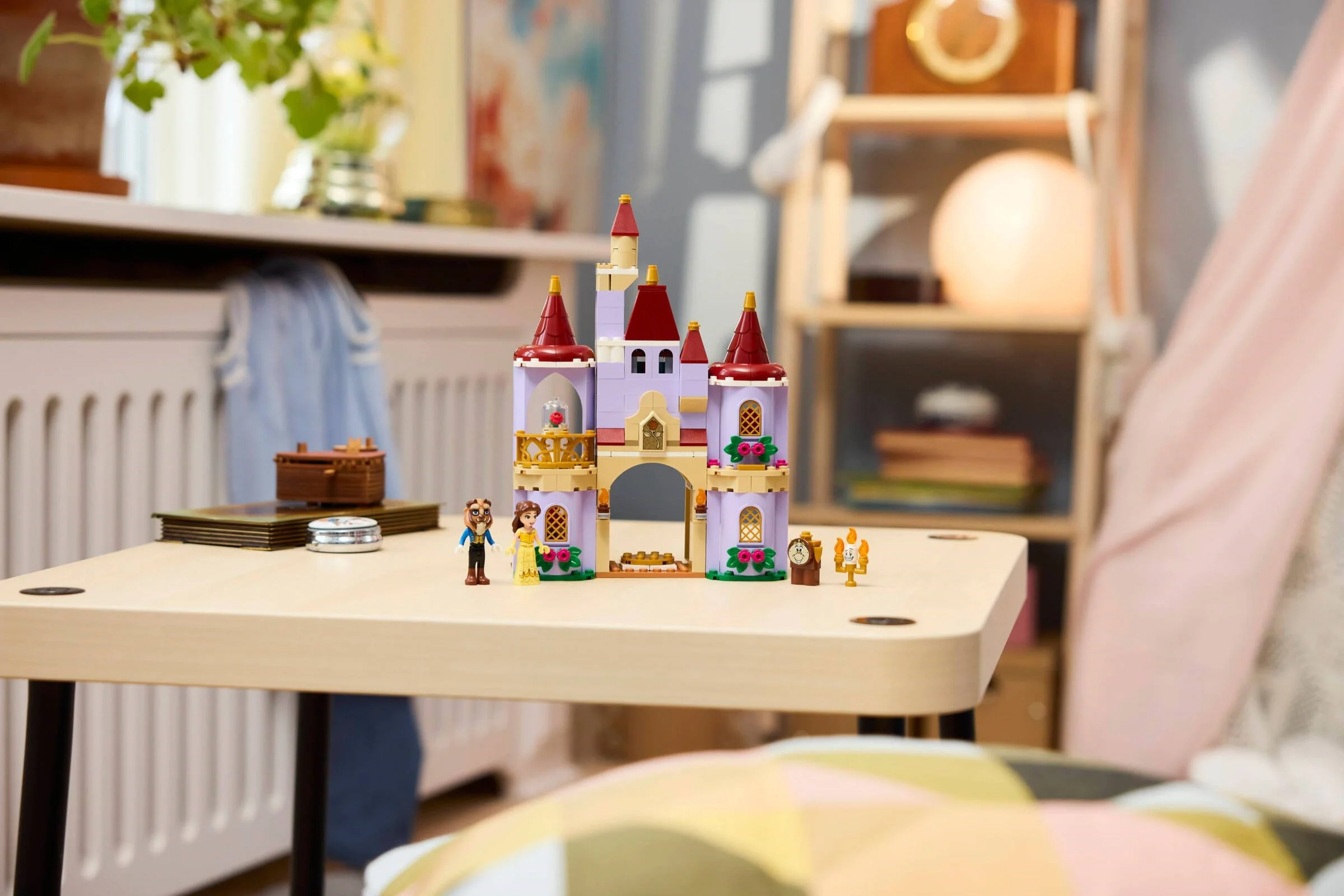 LEGO® 43289 Zaczarowany zamek Pięknej i Bestii - zdjęcie 14