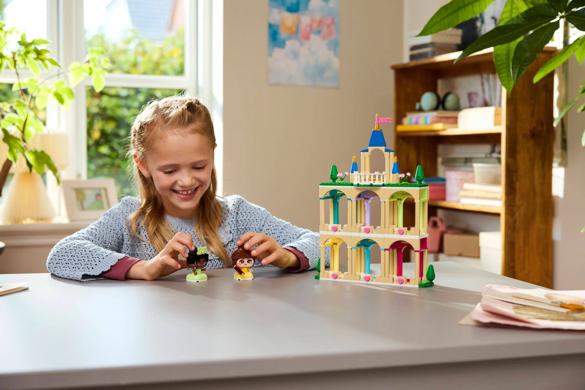 LEGO® 43291 Mała Bella i Tiana z zamkiem - zdjęcie 11