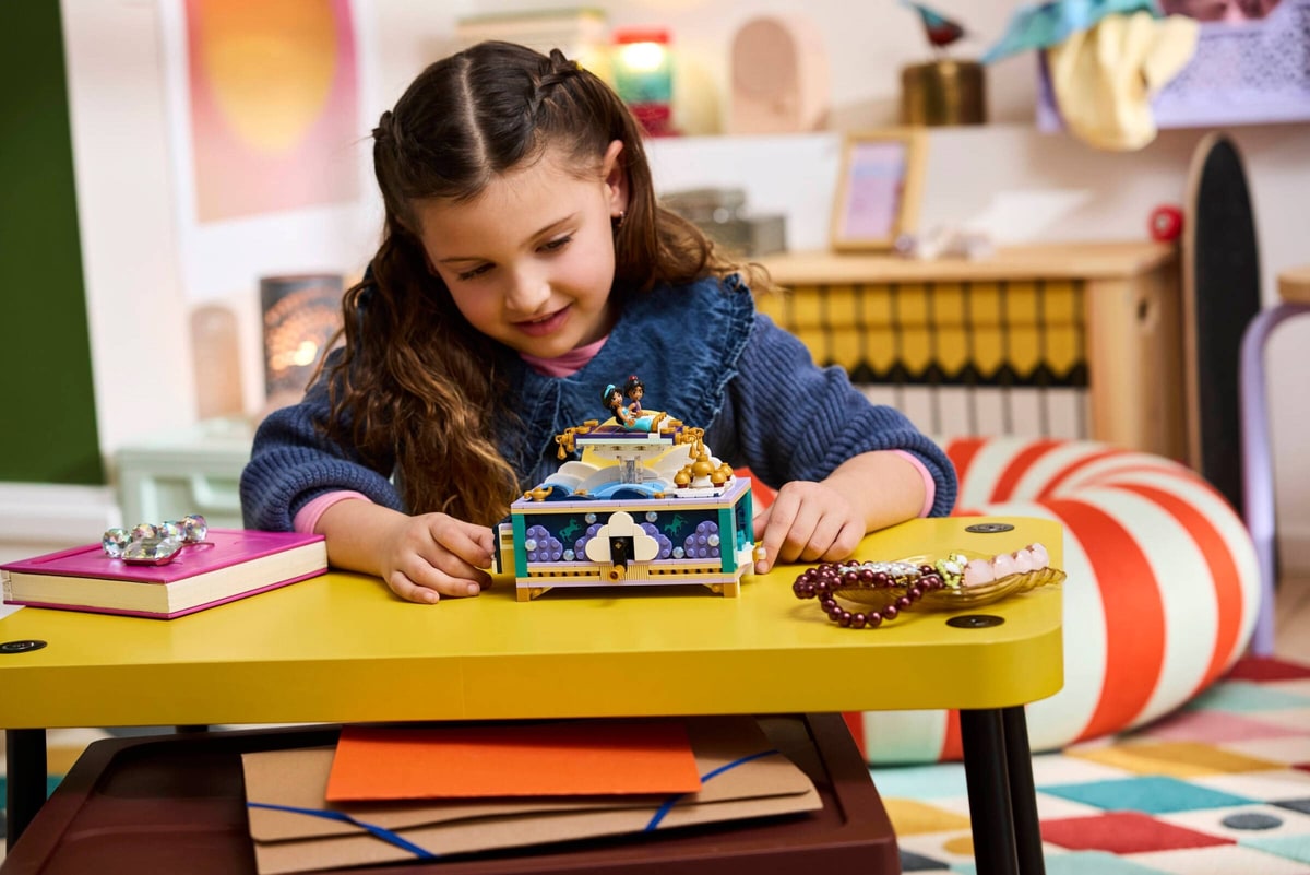 LEGO® 43295 Szkatułka na biżuterię Dżasminy - zdjęcie 11