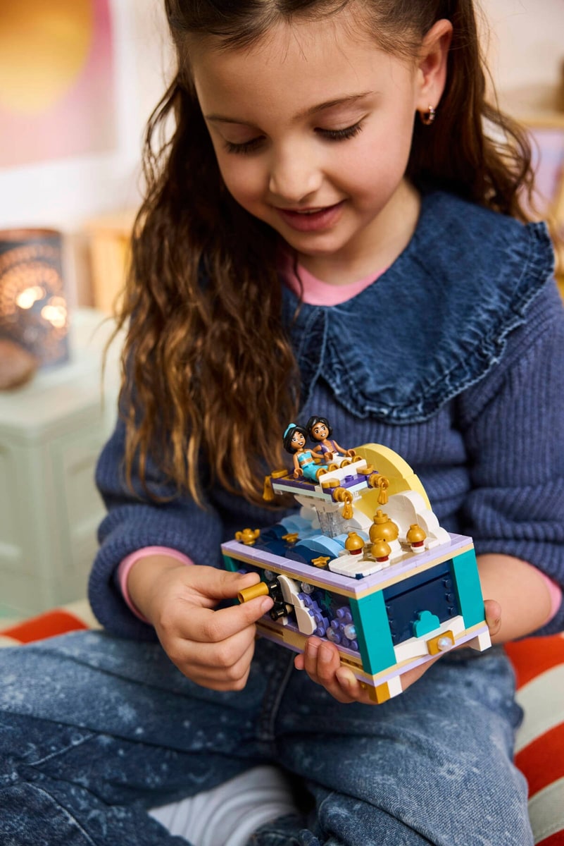 LEGO® 43295 Szkatułka na biżuterię Dżasminy - zdjęcie 13