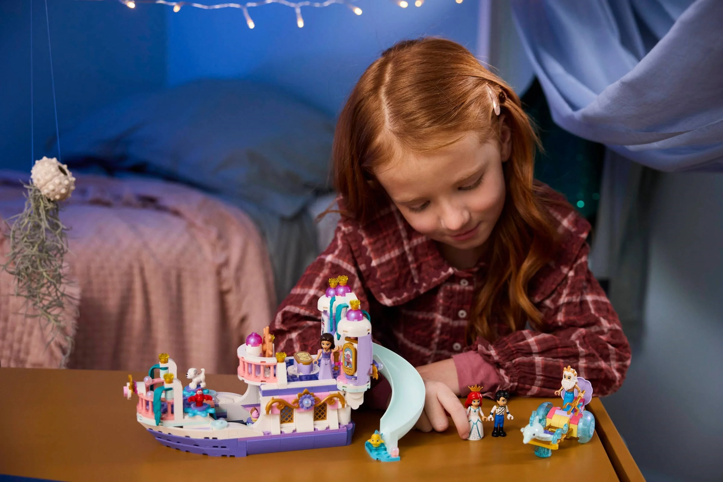 LEGO® 43299 Królewska łódź weselna Arielki - zdjęcie 14