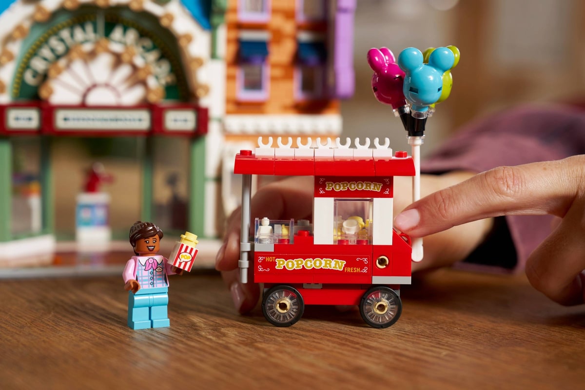 LEGO® 43302 Main Street, U. S.A. - zdjęcie 12