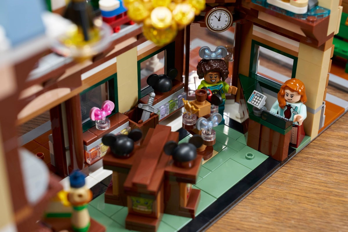 LEGO® 43302 Main Street, U. S.A. - zdjęcie 16