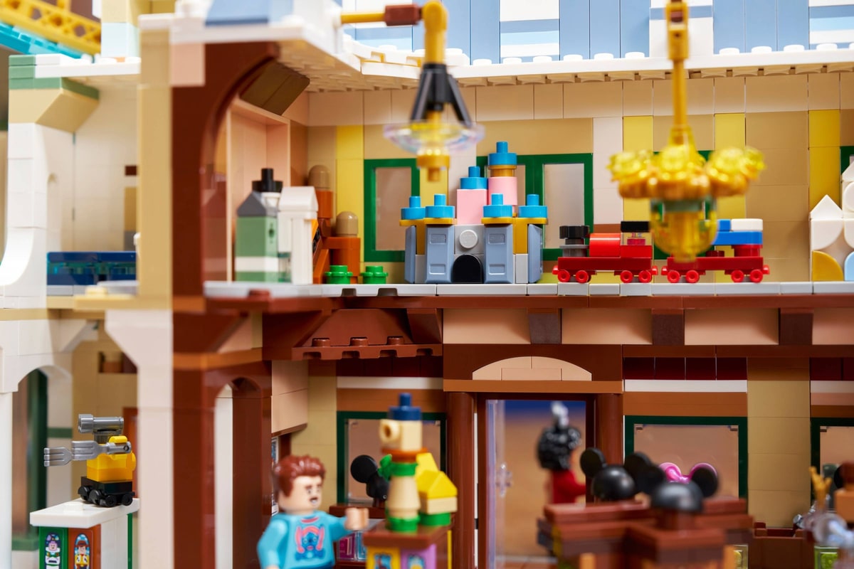 LEGO® 43302 Main Street, U. S.A. - zdjęcie 18
