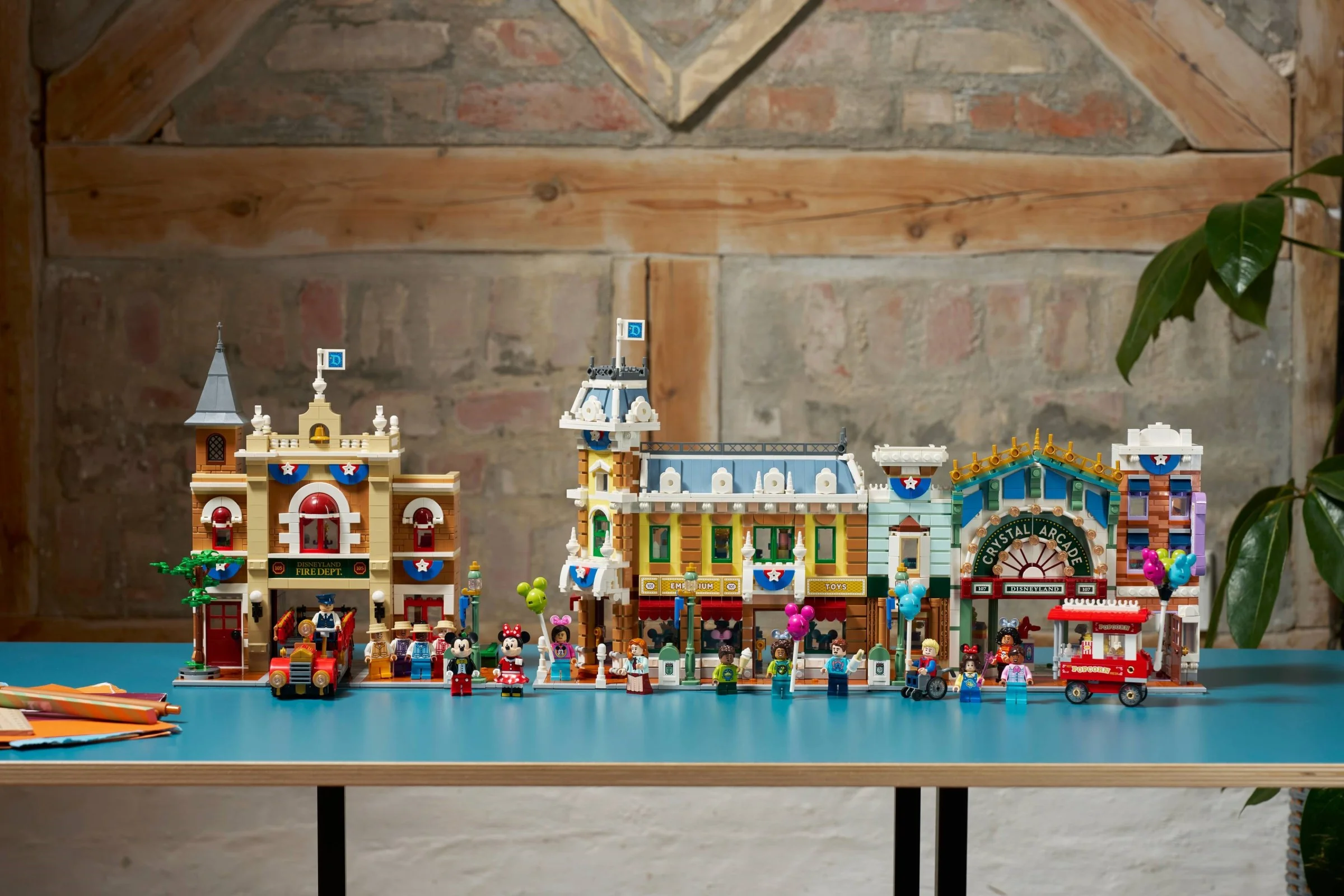 LEGO® 43302 Main Street, U. S.A. - zdjęcie 31