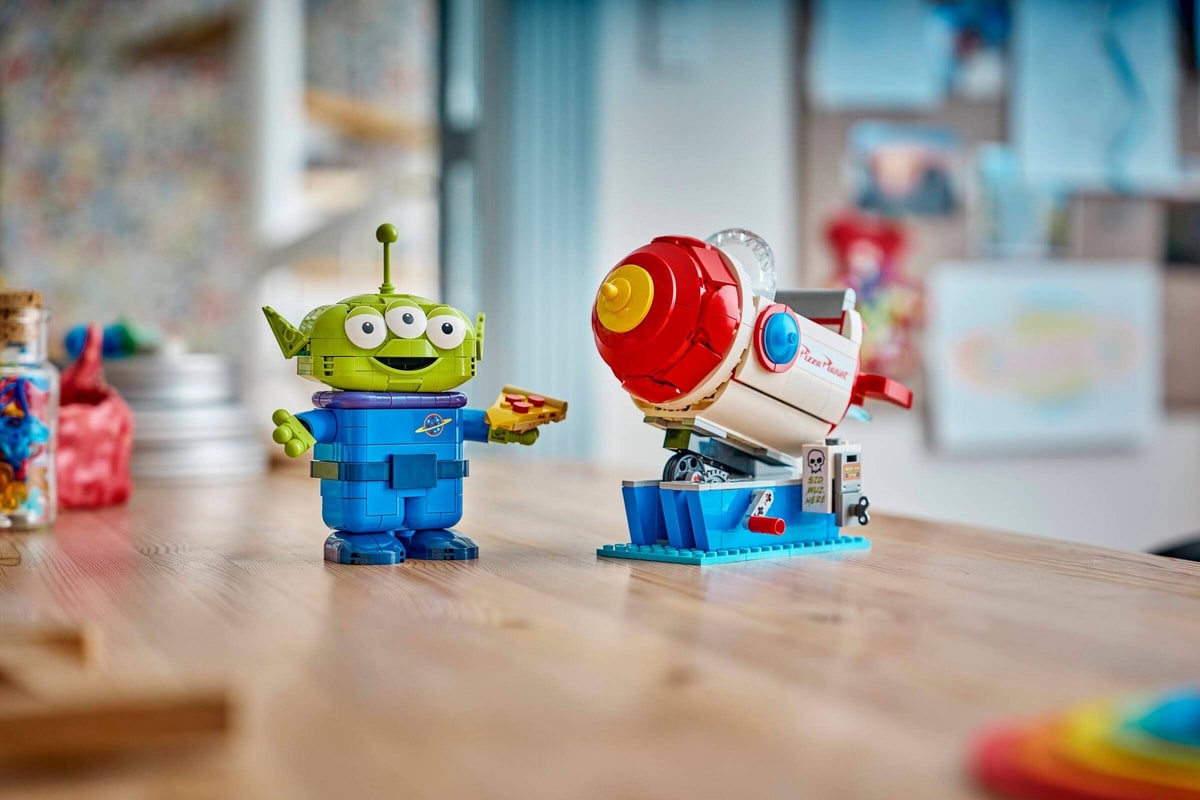 LEGO® 43307 Kosmita z bujaną rakietą Pizza Planet - zdjęcie 15