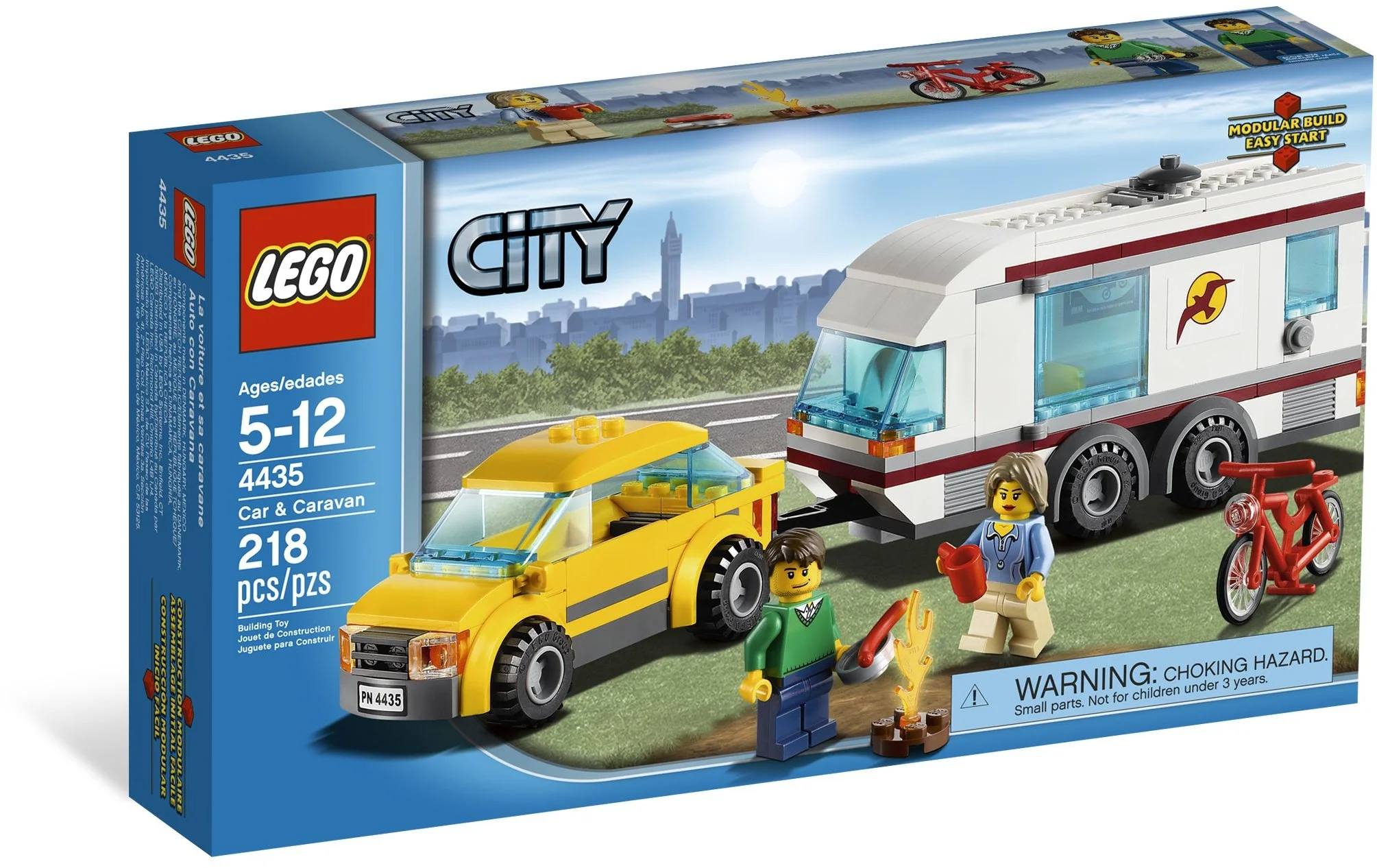samochód z przyczepą kempingową