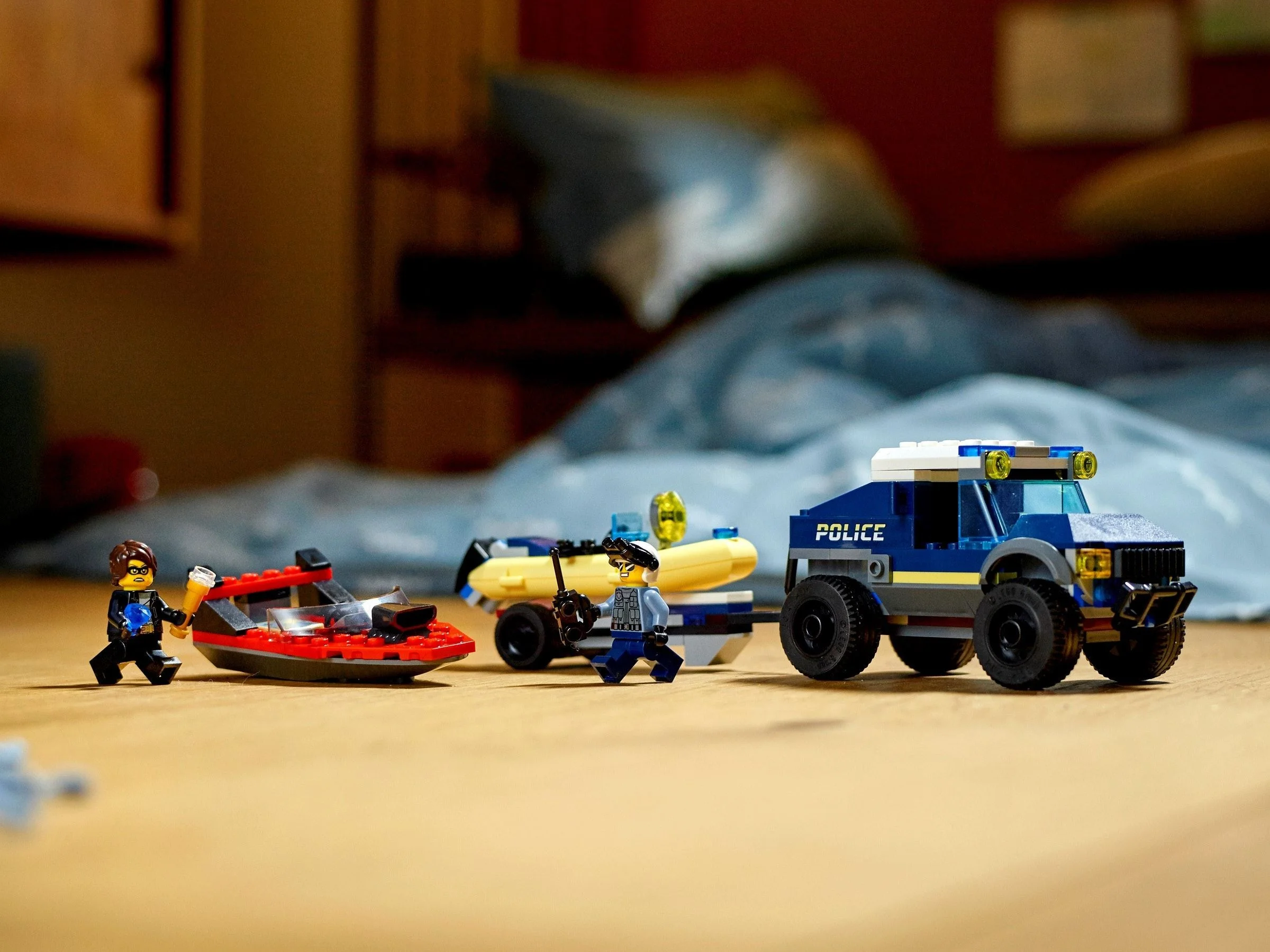 LEGO® 60272 Transport Łodzi Policji Specjalnej - zdjęcie 5