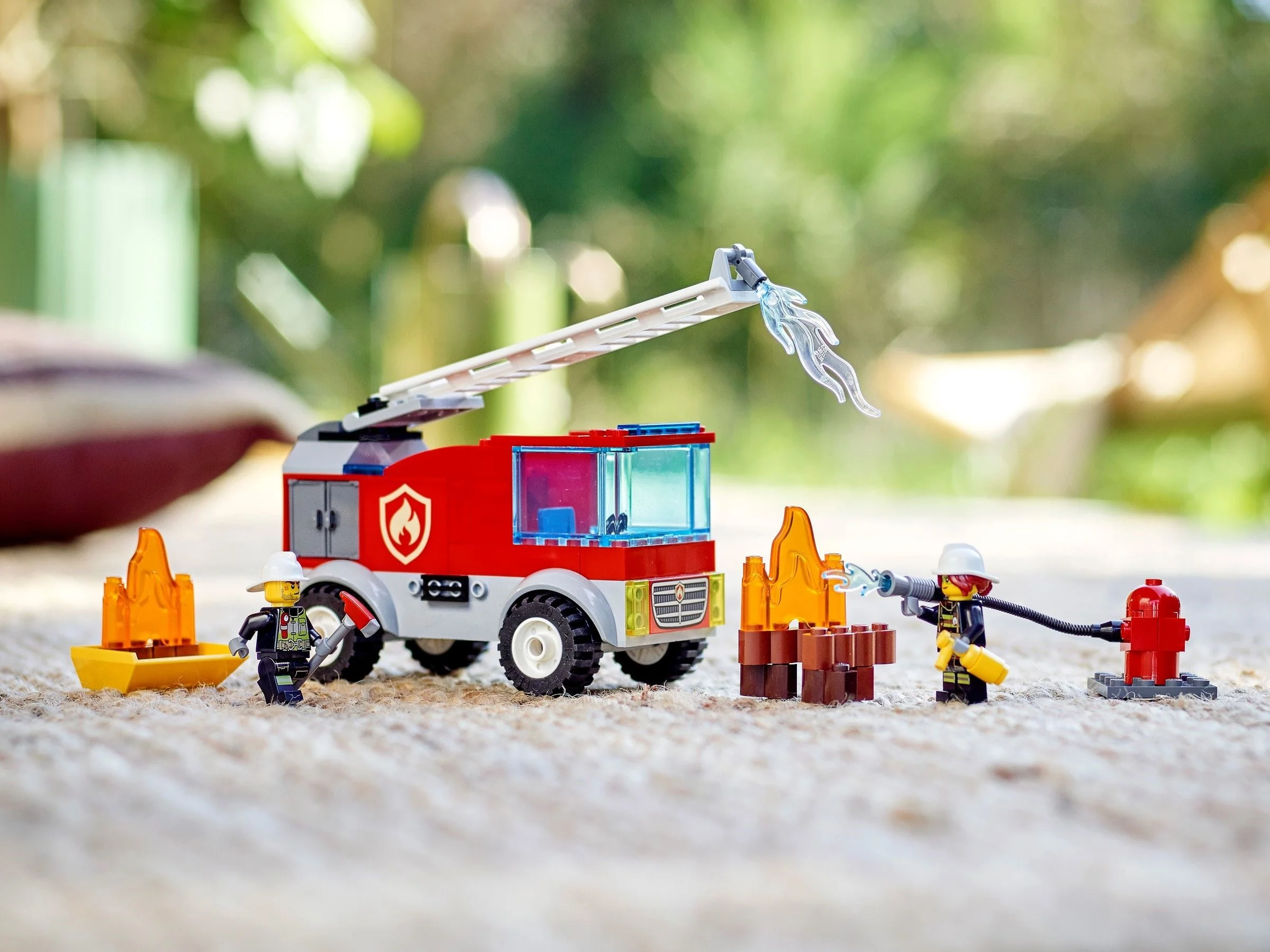 LEGO® 60280 Wóz strażacki z drabiną - zdjęcie 4