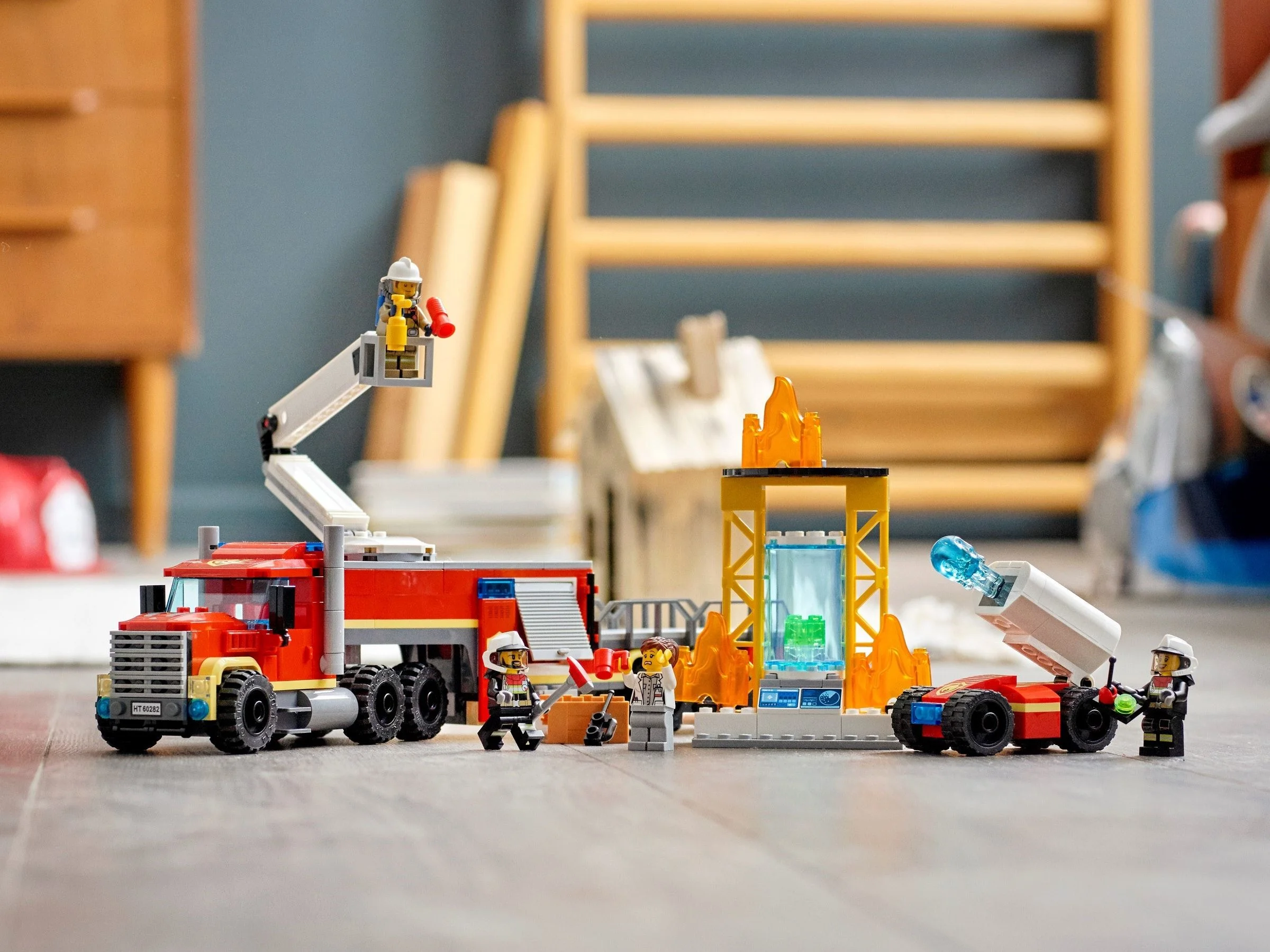 LEGO® 60282 Strażacka jednostka dowodzenia - zdjęcie 8