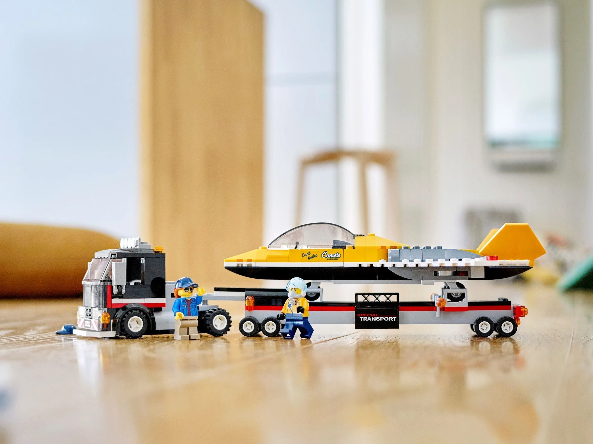 LEGO® 60289 Transporter odrzutowca pokazowego - zdjęcie 4