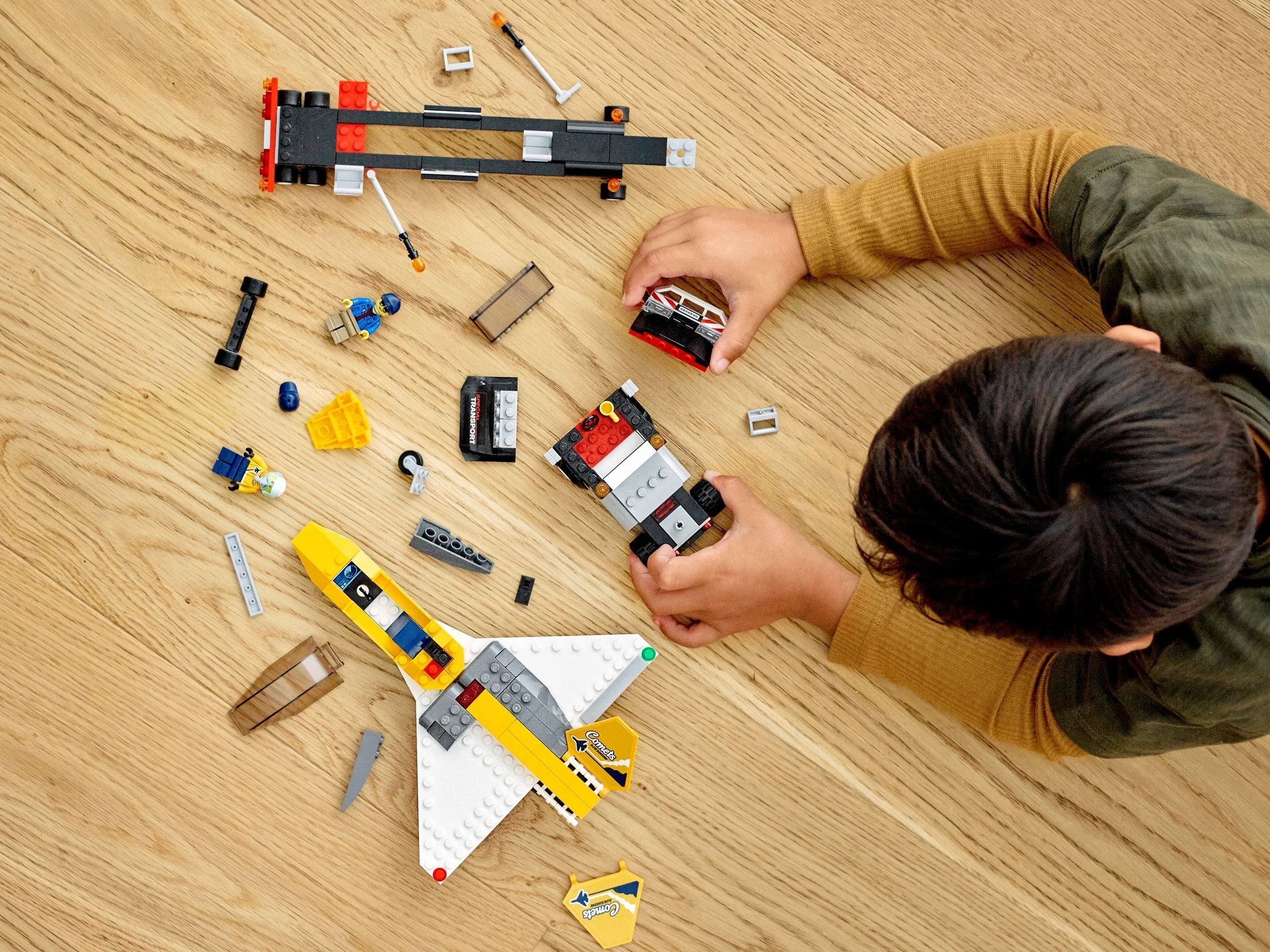 LEGO® 60289 Transporter odrzutowca pokazowego - zdjęcie 11