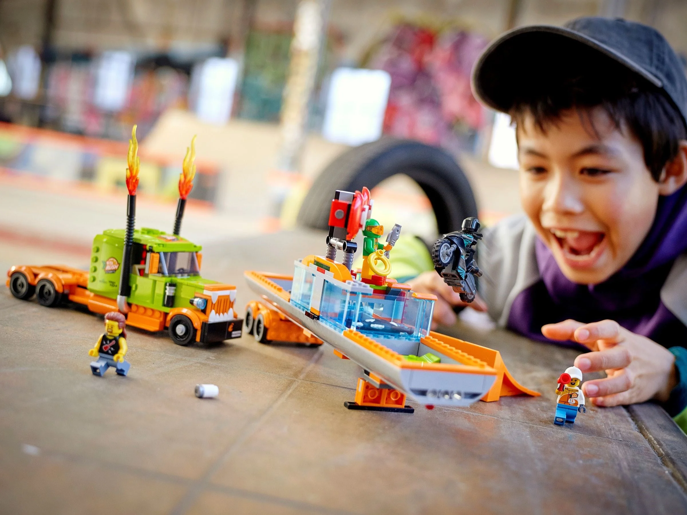 LEGO® 60294 Ciężarówka kaskaderska - zdjęcie 7