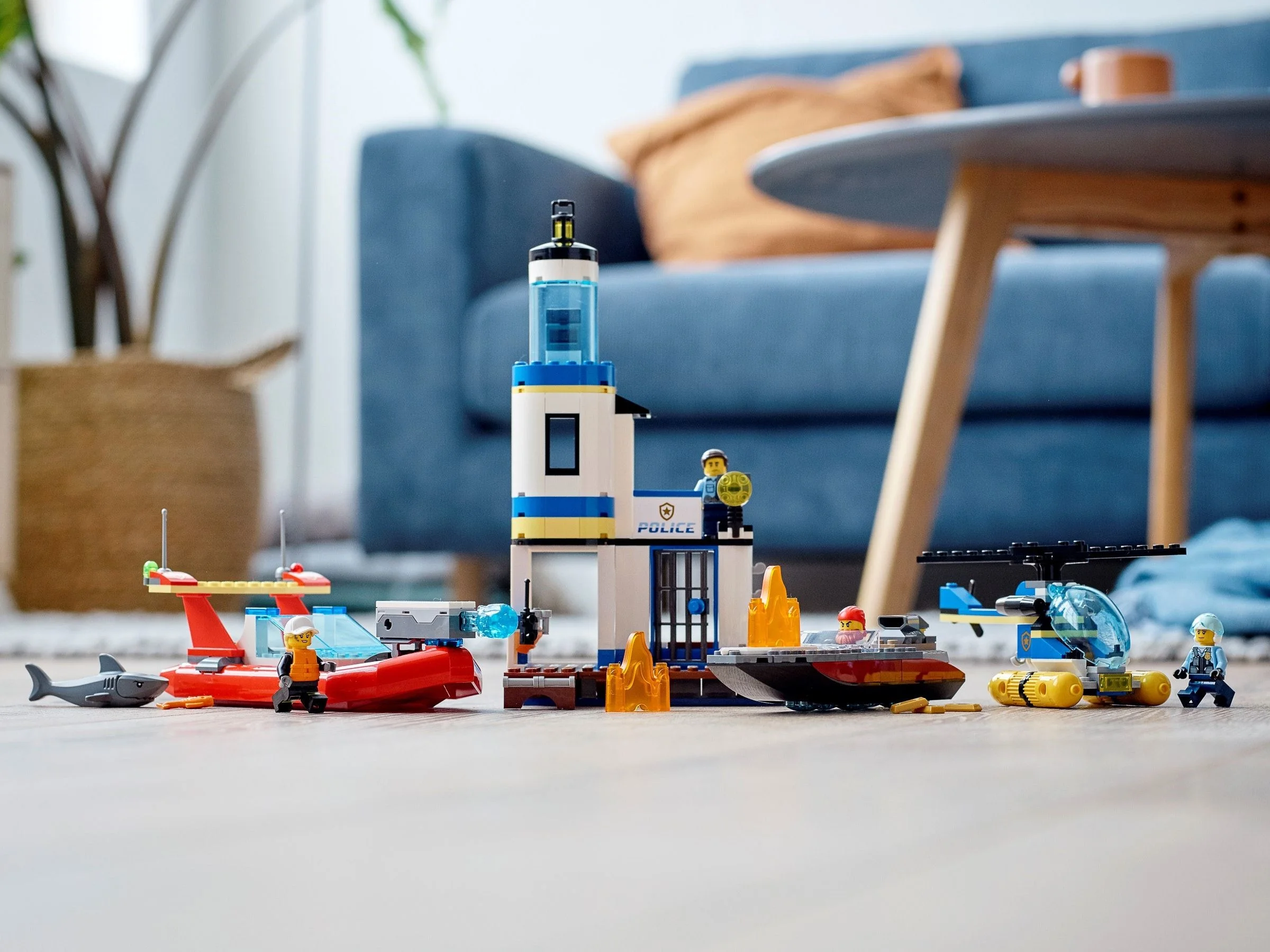LEGO® 60308 Akcja nadmorskiej policji i strażaków - zdjęcie 4
