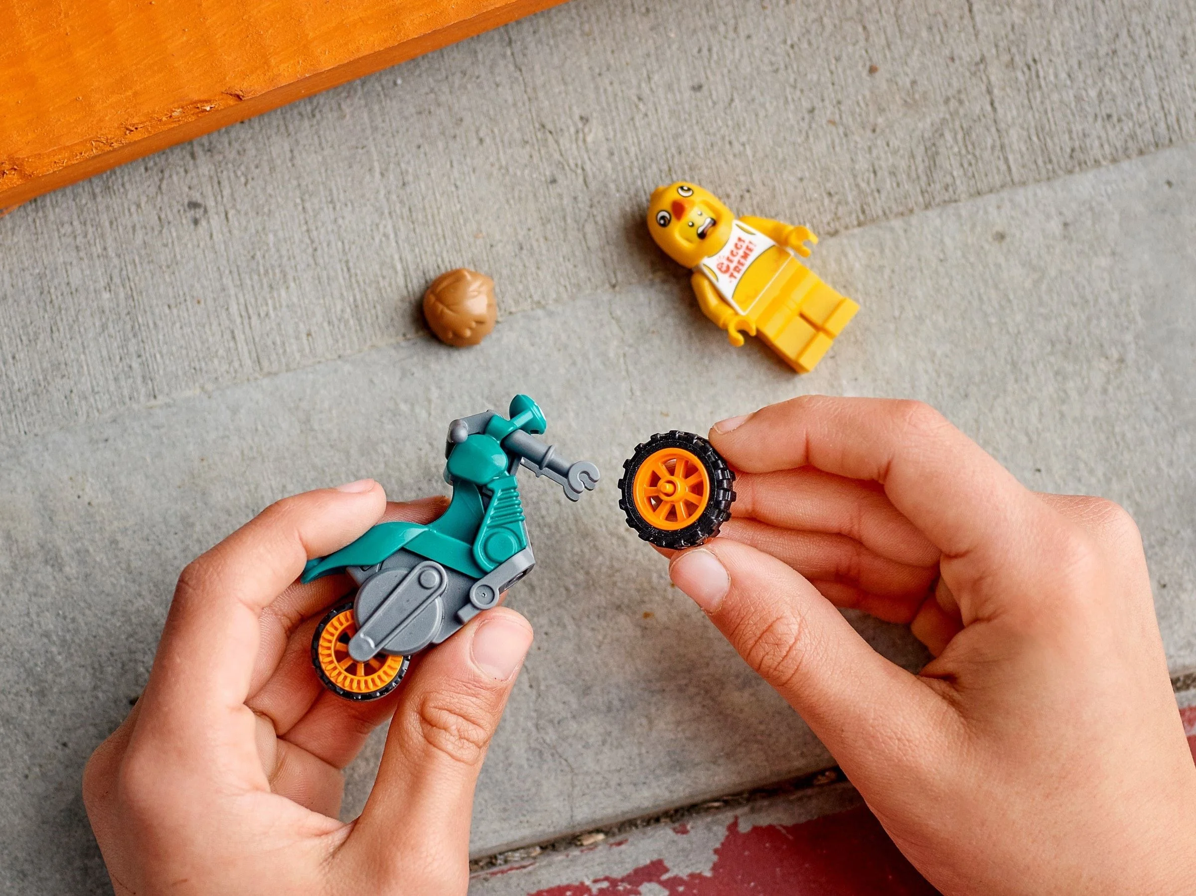 LEGO® 60310 Stuntz Motocykl Kaskaderski Clemmons Kurczak, Nowy - zdjęcie 4