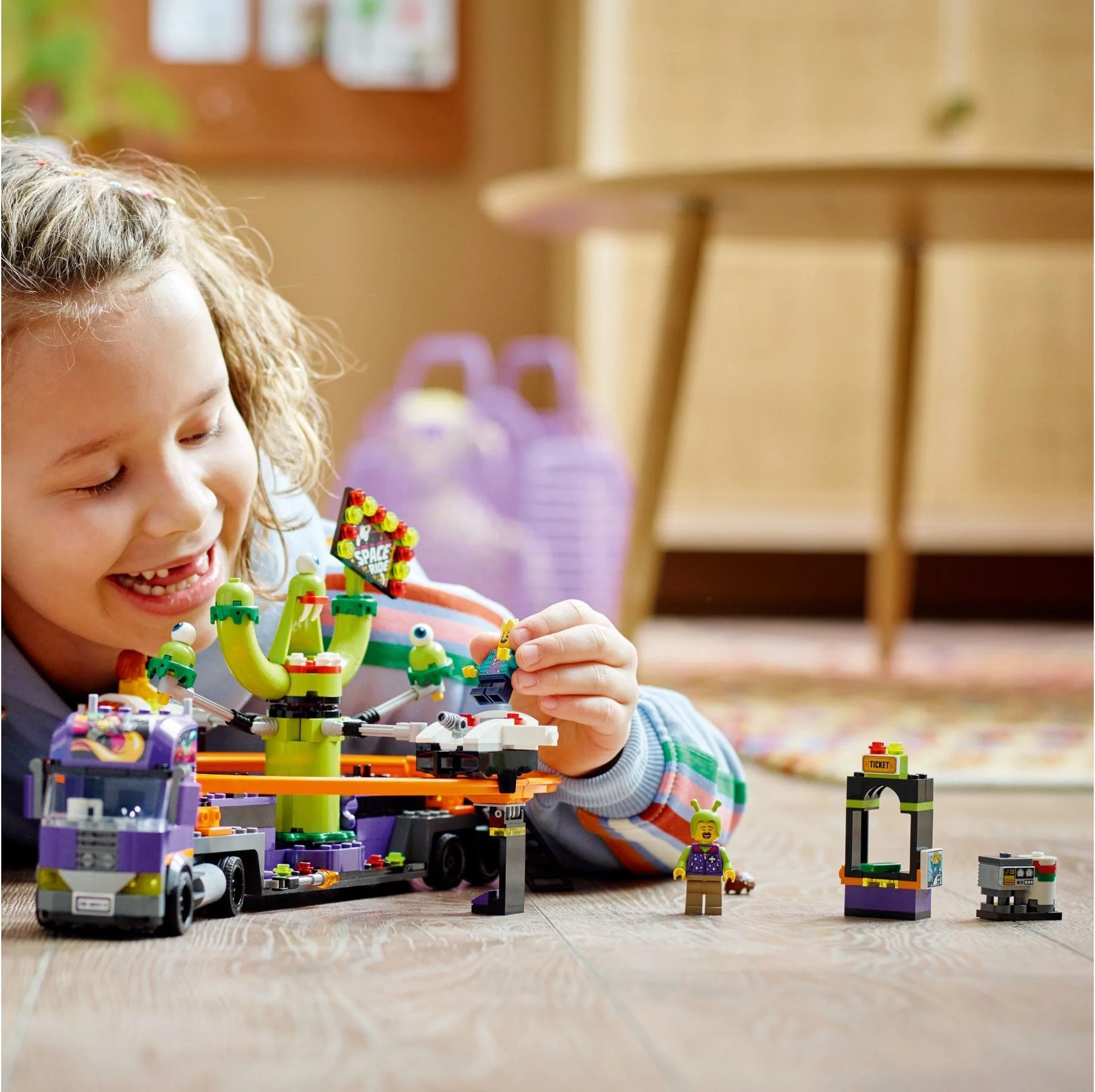 LEGO® 60313 Klocki Lego City Ciężarówka Z Kosmiczną Karuzelą - zdjęcie 10