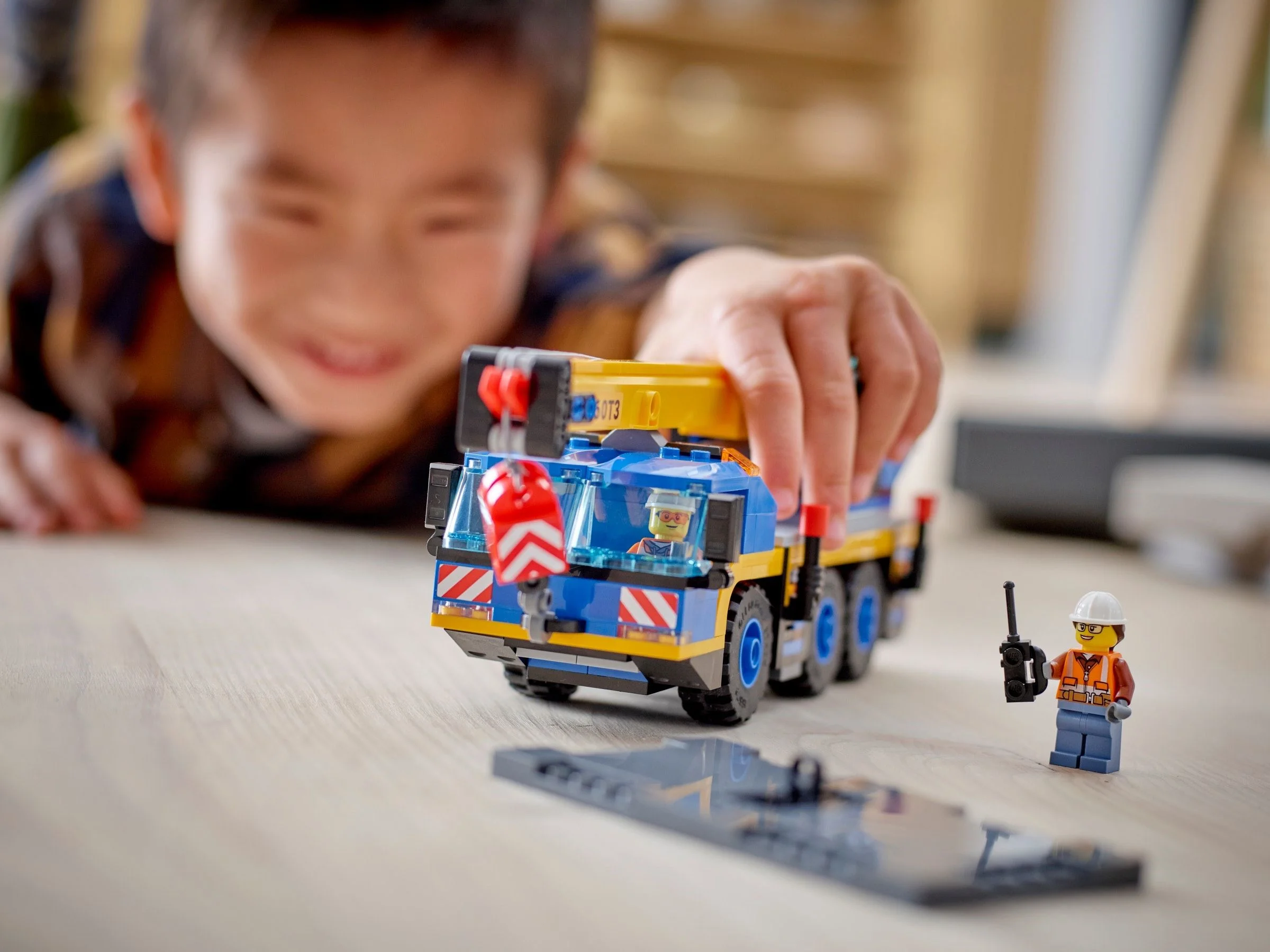 LEGO® 60324 Żuraw samochodowy - zdjęcie 5