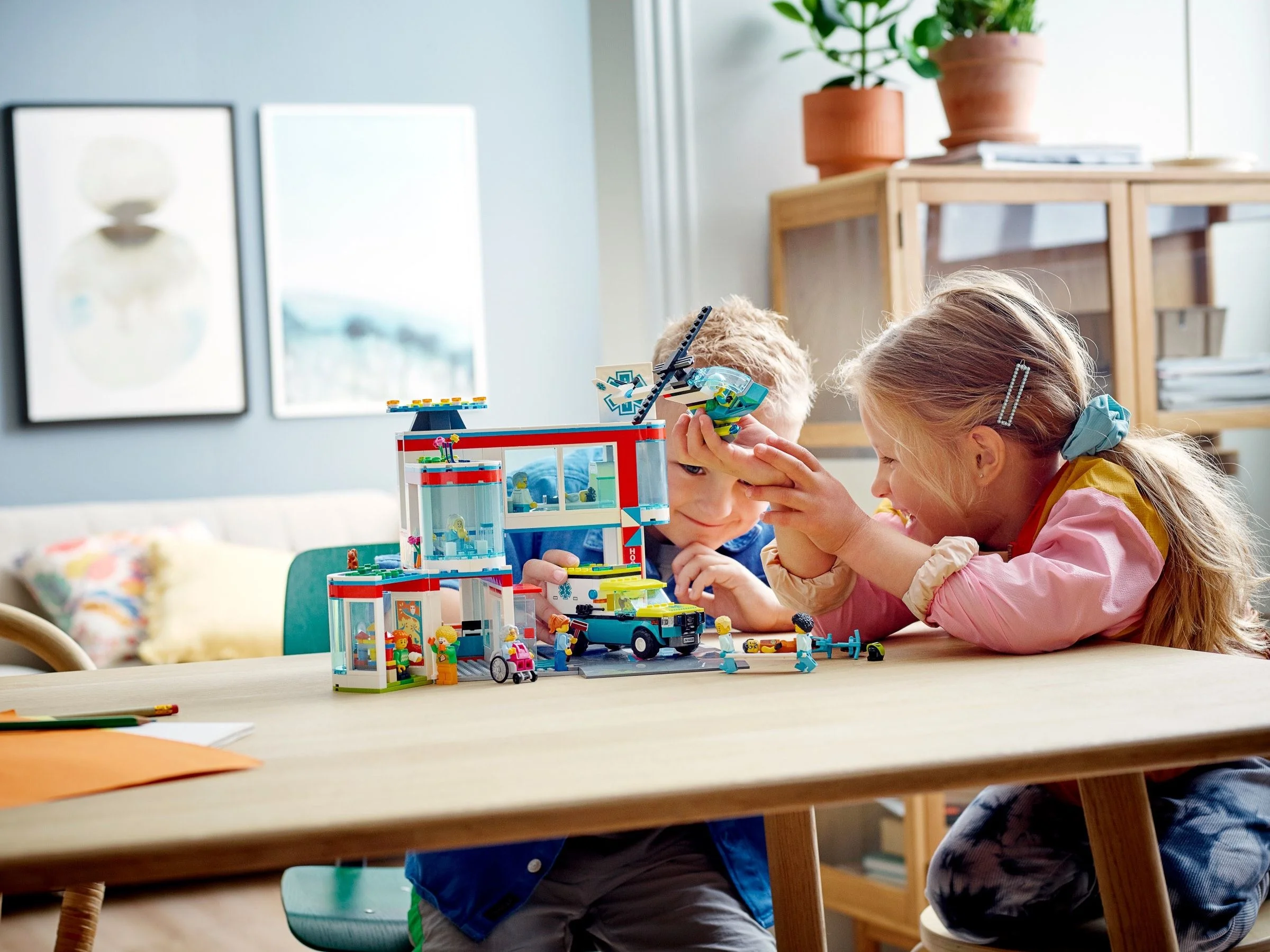 LEGO® 60330 Szpital-karetka/helikopter+ Lego Katalog 2026