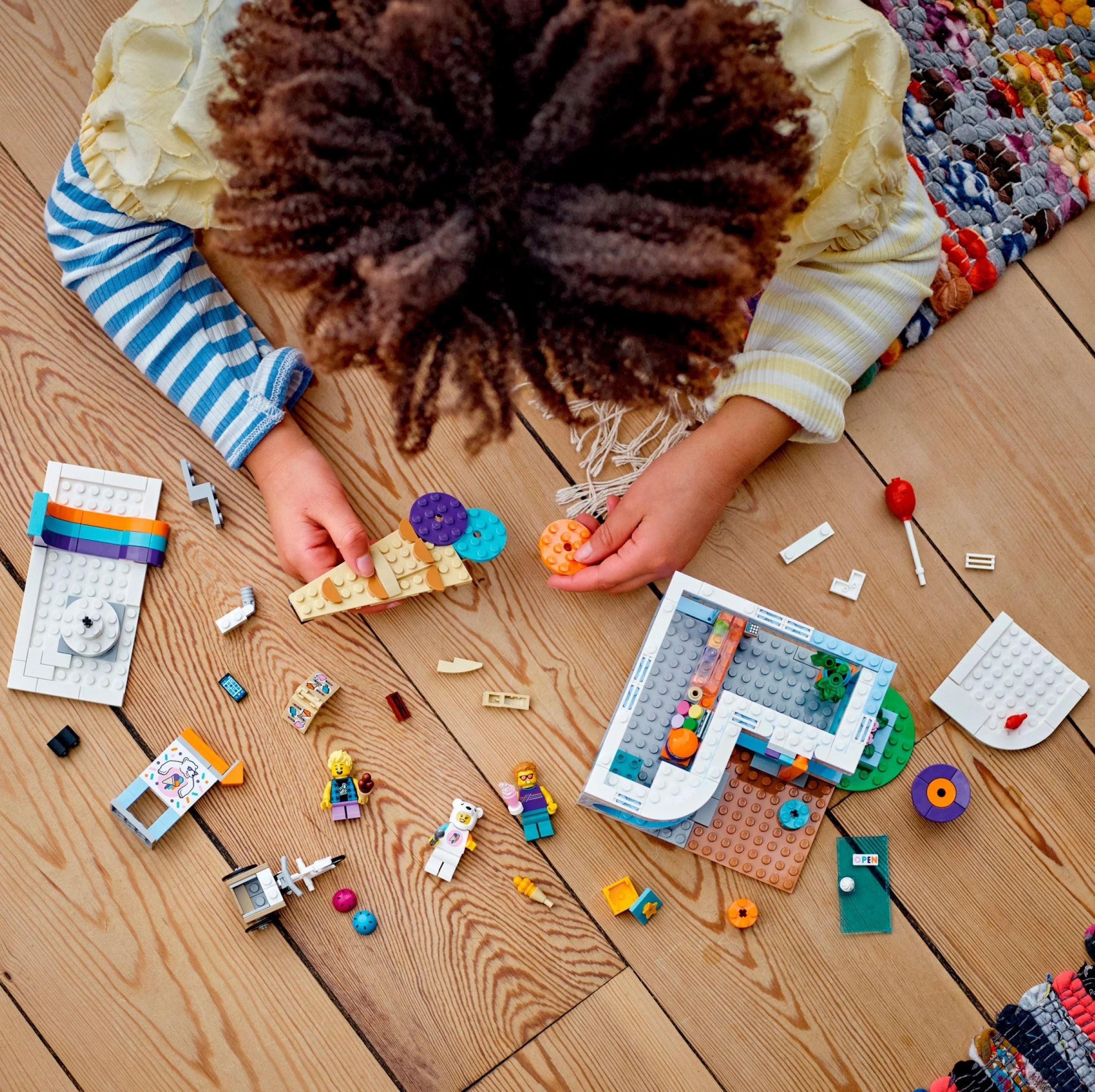 LEGO® 60363 Lodziarnia - zdjęcie 8